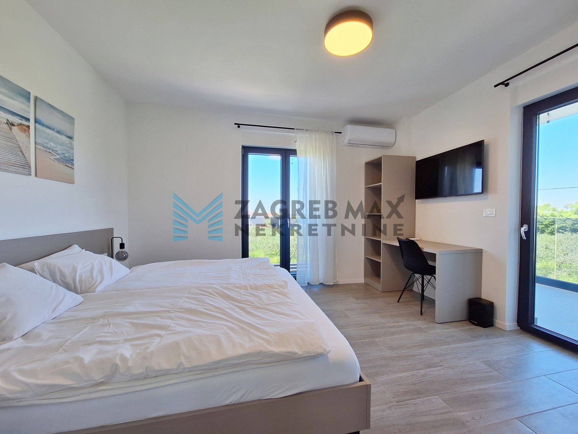 Zagreb - PETROVIJA – dvojna kuća, roh-bau, 252 m2 okućnice, 2 bazena, 4 VPM