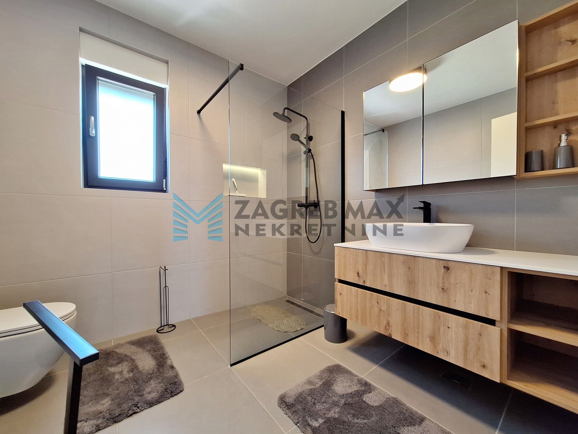 Zagreb - PETROVIJA – 4-sobni, roh-bau, 2 terase, bazen, 2 VPM, spremište