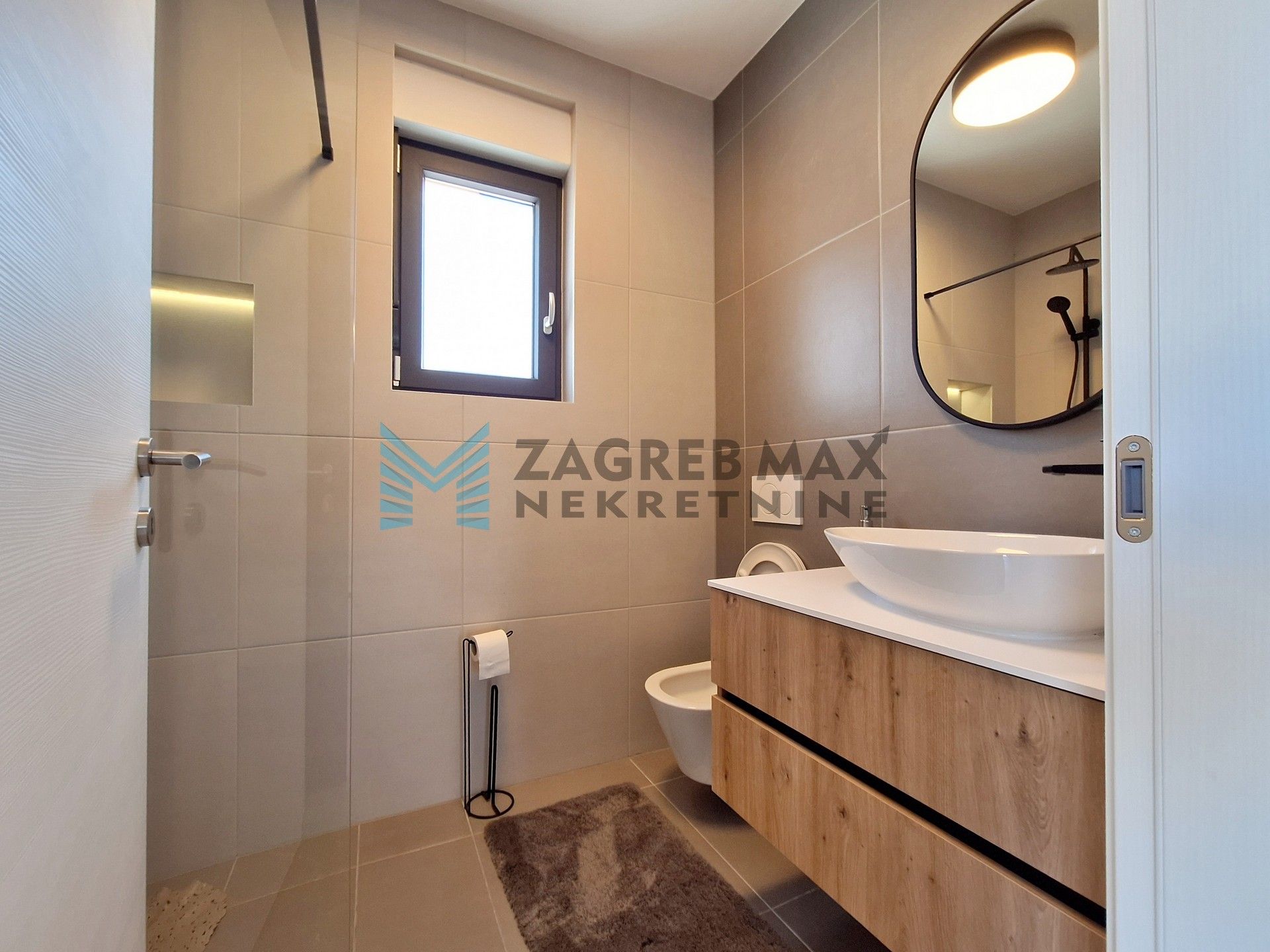 Zagreb - PETROVIJA – 4-sobni, roh-bau, 2 terase, bazen, 2 VPM, spremište