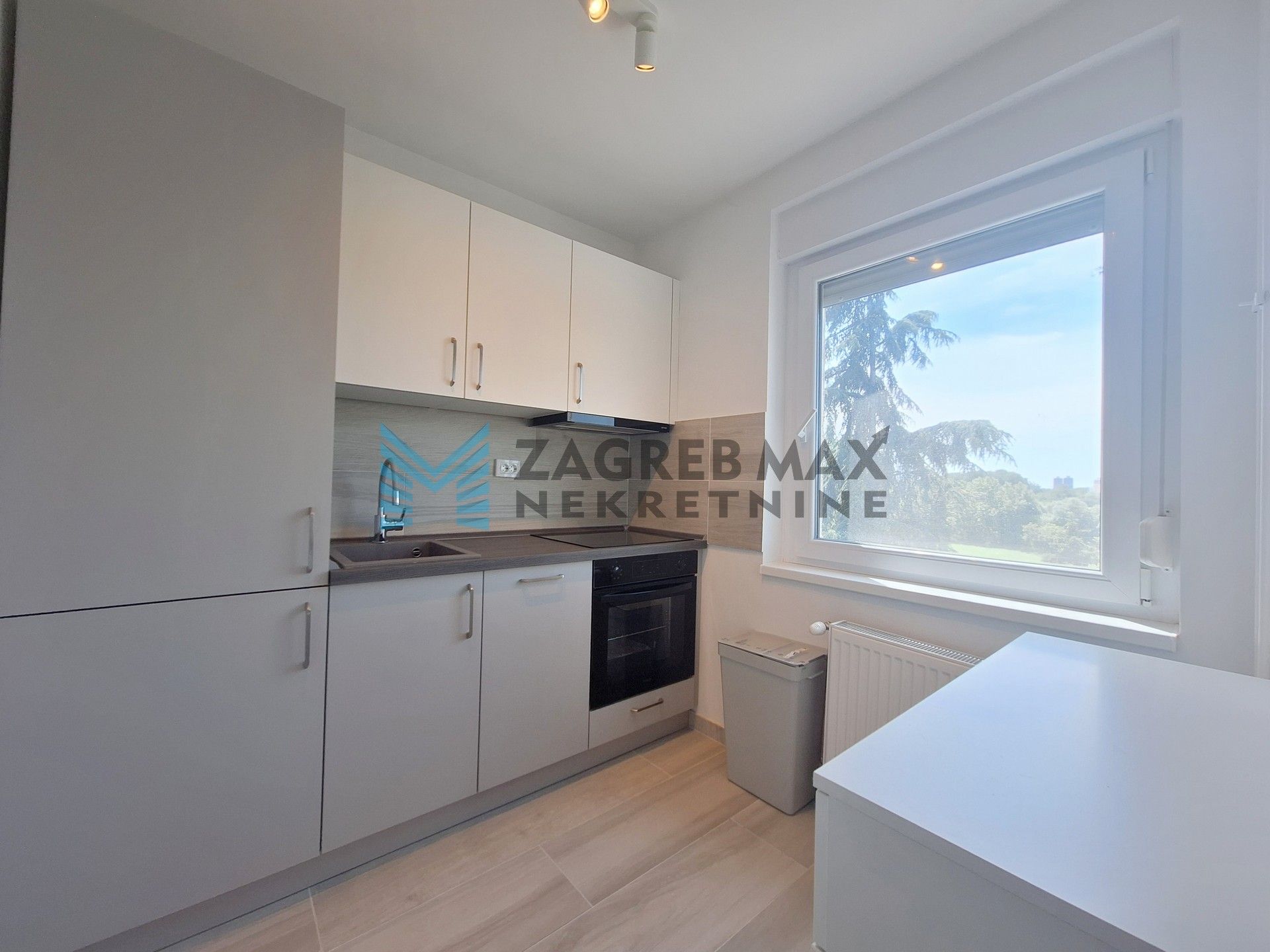 Zagreb - SAVICA - moderan 2-soban s predivnim pogledom - 47 m2