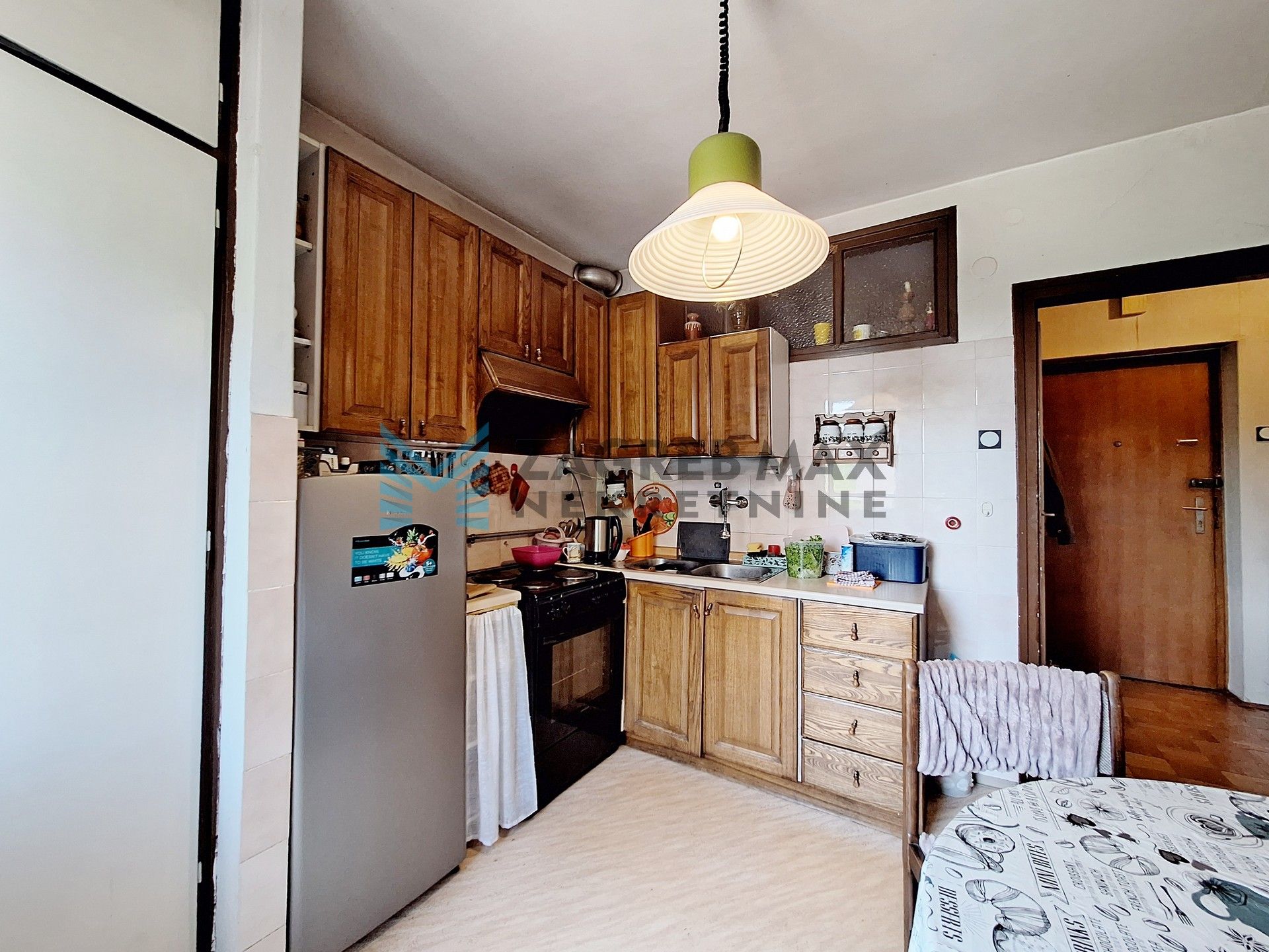 Zagreb - TREŠNJEVKA - Savska - 2-sobni, balkon, lift, VPM