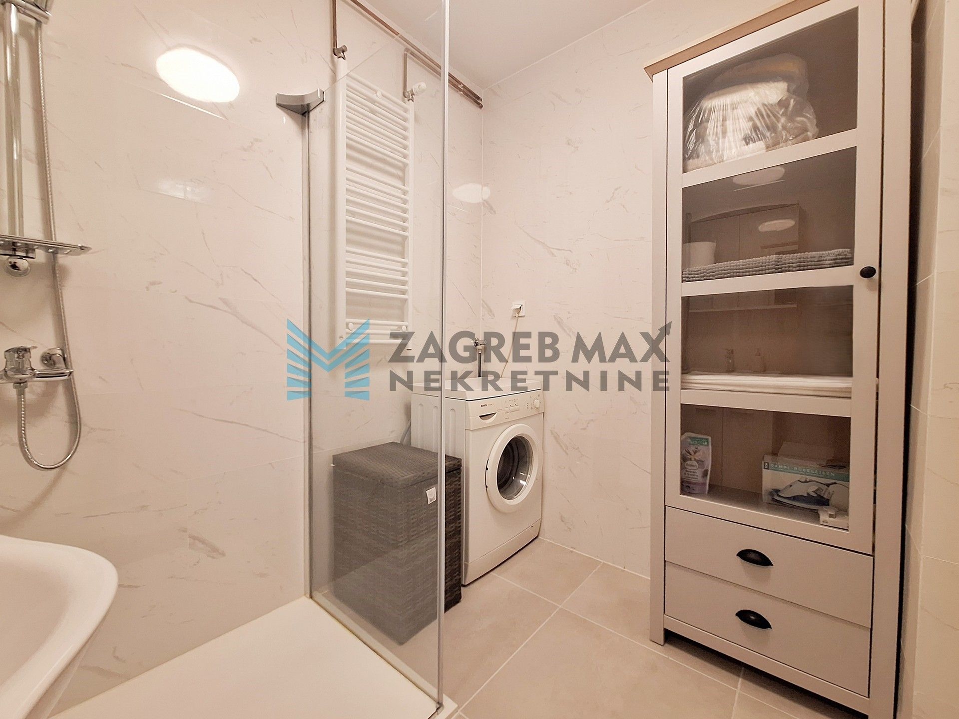 Zagreb - SAVICA - moderan 2-soban s predivnim pogledom - 47 m2