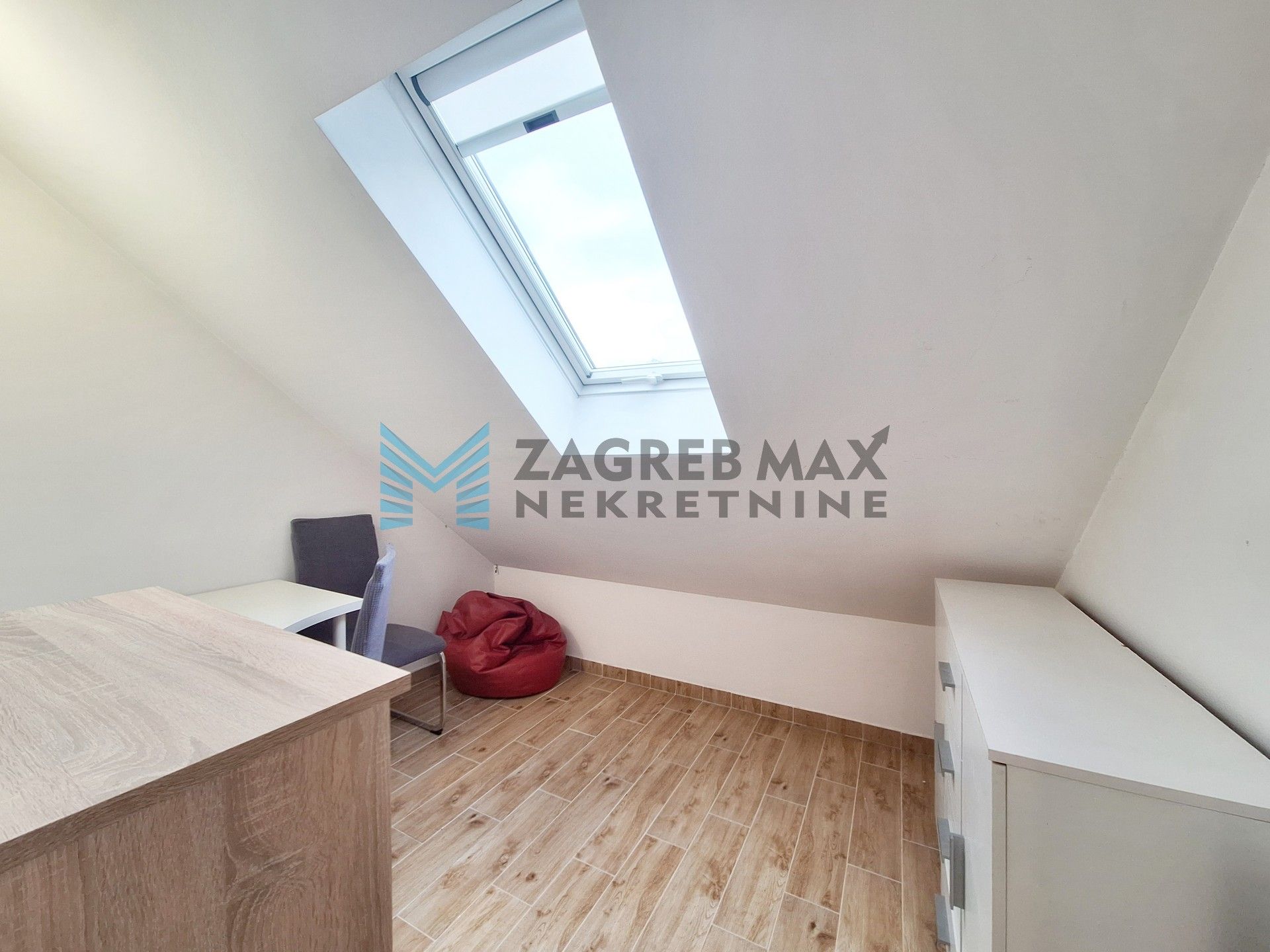 Zagreb - VOLTINO - Somborska - 2,5 S, galerije, terasa, roštilj - BEZ PROVIZIJE