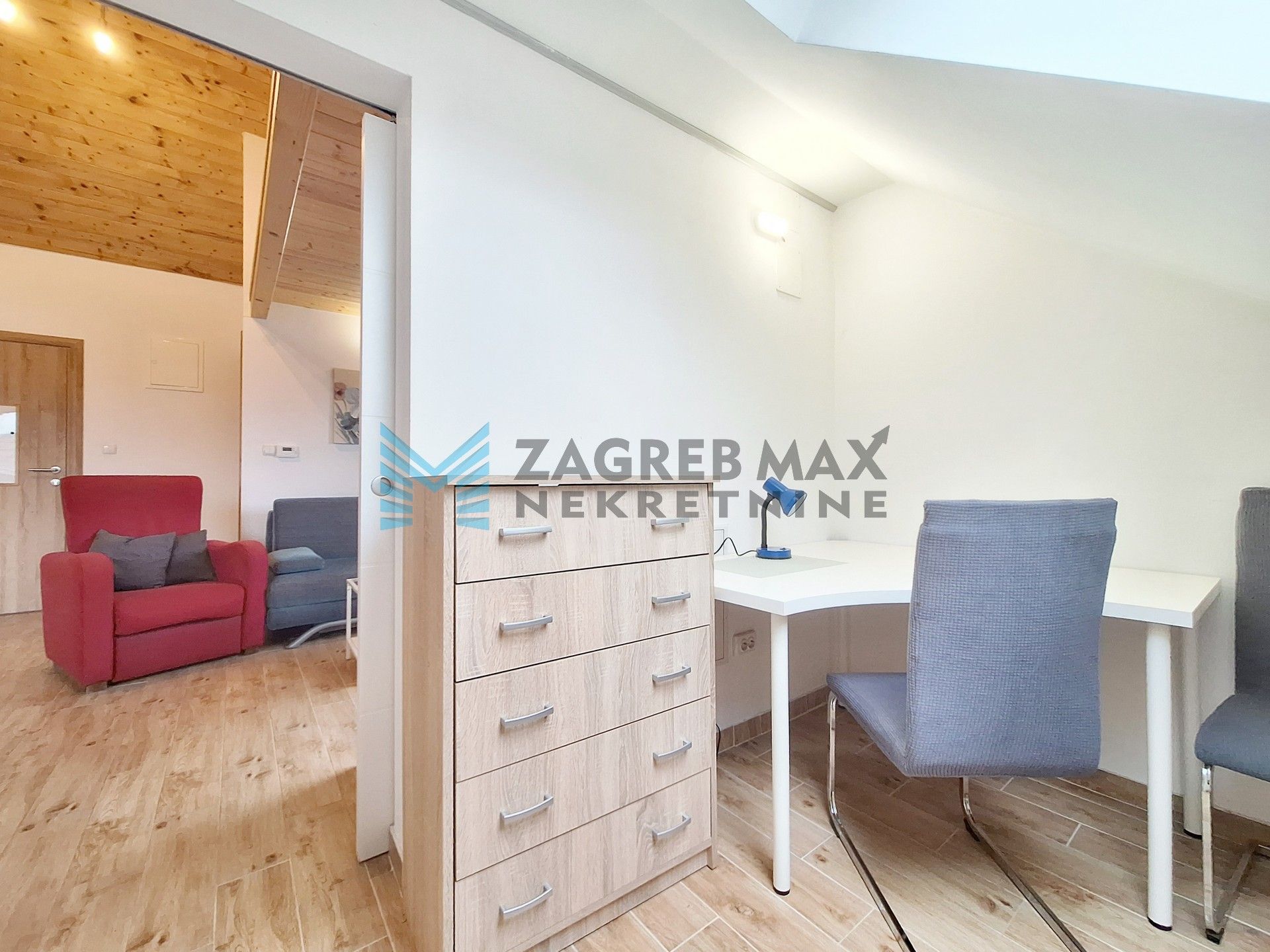 Zagreb - VOLTINO - Somborska - 2,5 S, galerije, terasa, roštilj - BEZ PROVIZIJE