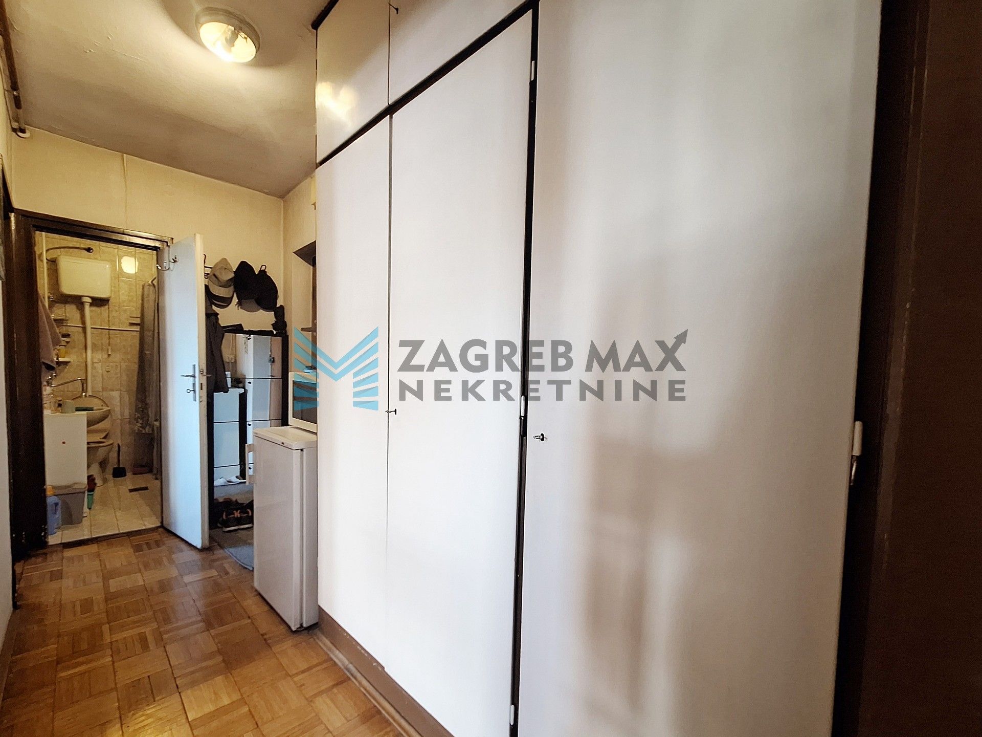 Zagreb - TREŠNJEVKA - Savska - 2-sobni, balkon, lift, VPM