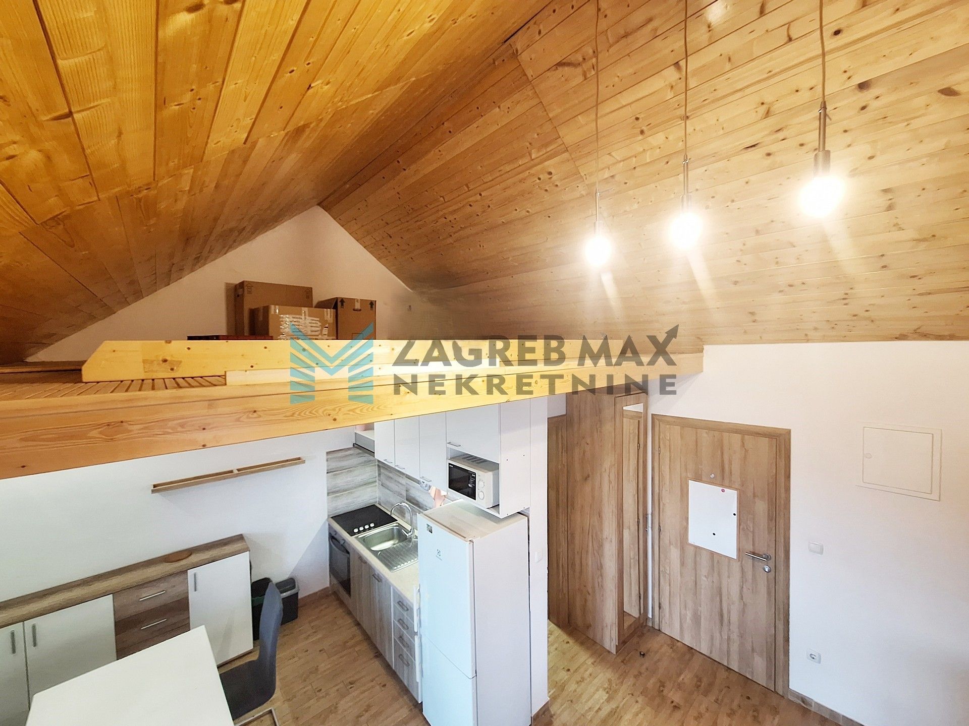 Zagreb - VOLTINO - Somborska - 2,5 S, galerije, terasa, roštilj - BEZ PROVIZIJE