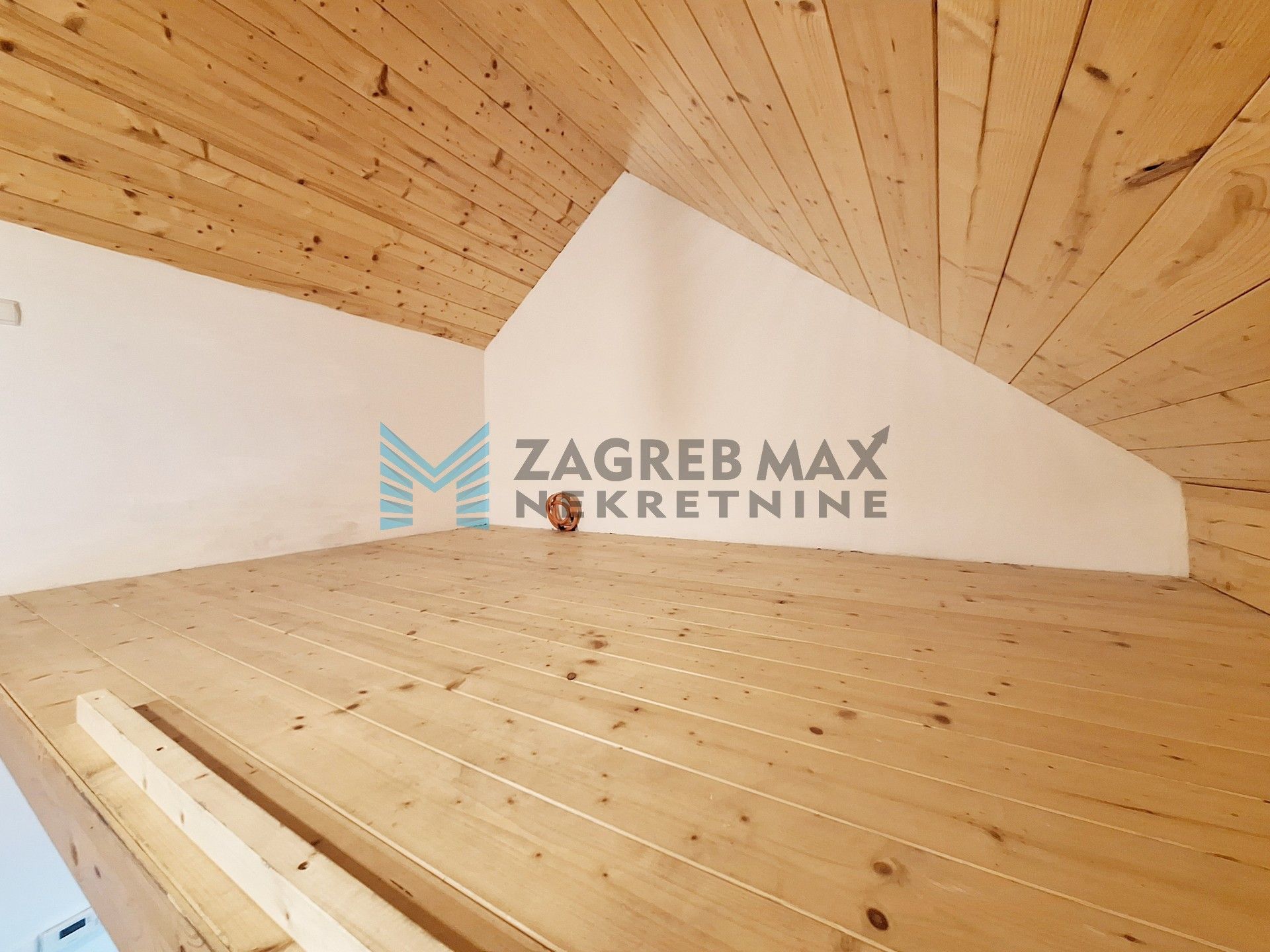 Zagreb - VOLTINO - Somborska - 2,5 S, galerije, terasa, roštilj - BEZ PROVIZIJE