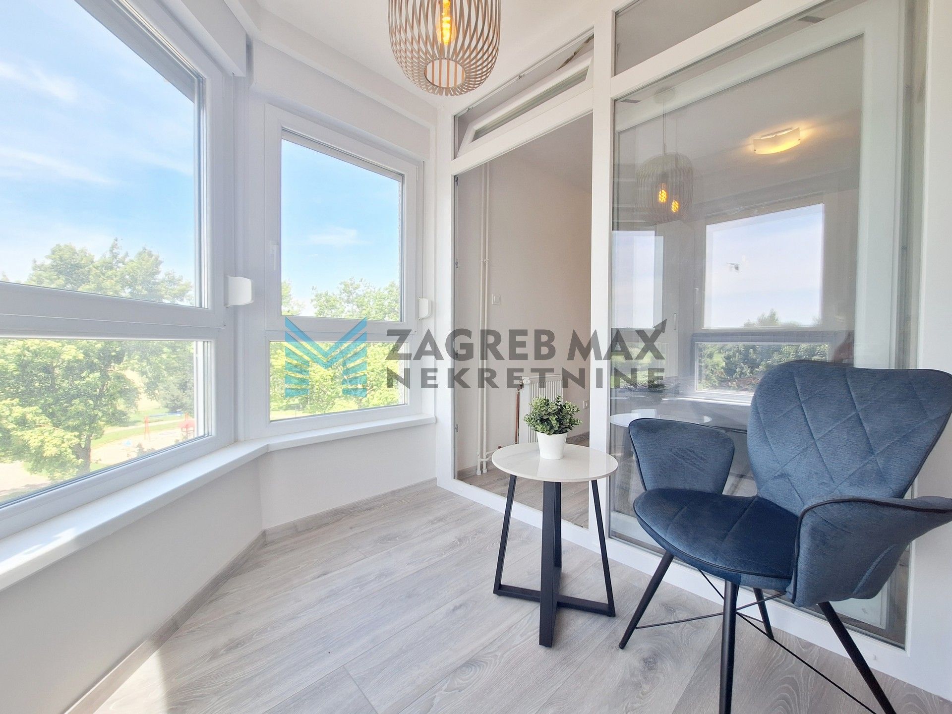 Zagreb - SAVICA - moderan 2-soban s predivnim pogledom - 47 m2