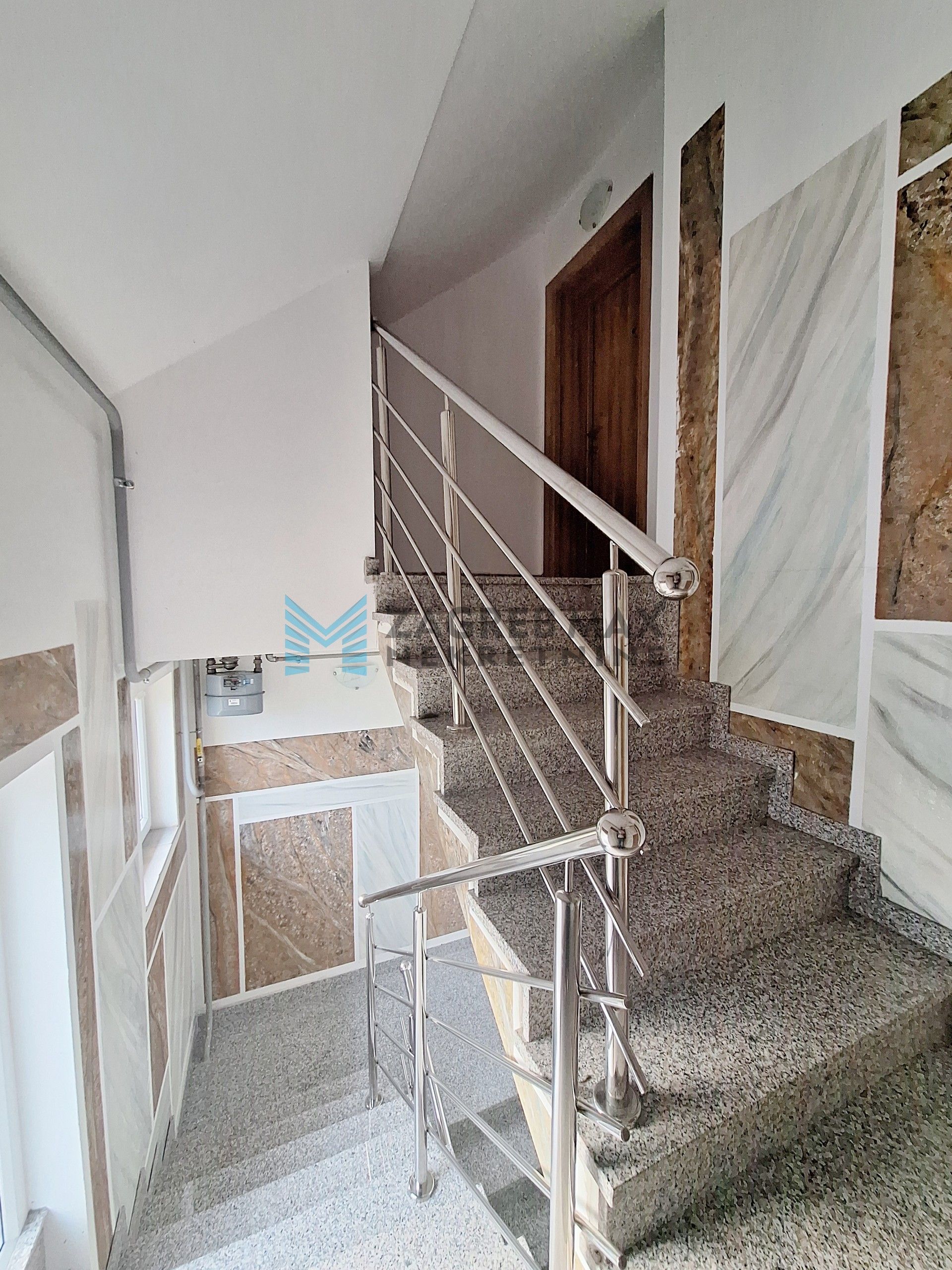 Zagreb - VOLTINO - Somborska - 2,5 S, galerije, terasa, roštilj - BEZ PROVIZIJE