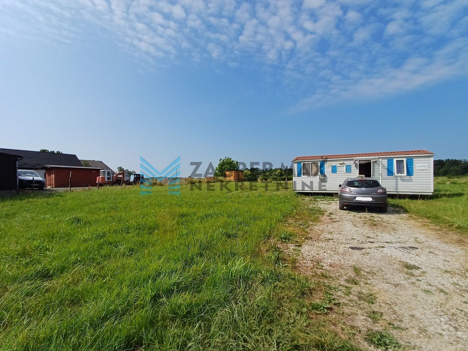 Zagreb - JEŽEVO - Ježevečka - građevinsko zemljište 4585 m2 s građevinskom d.