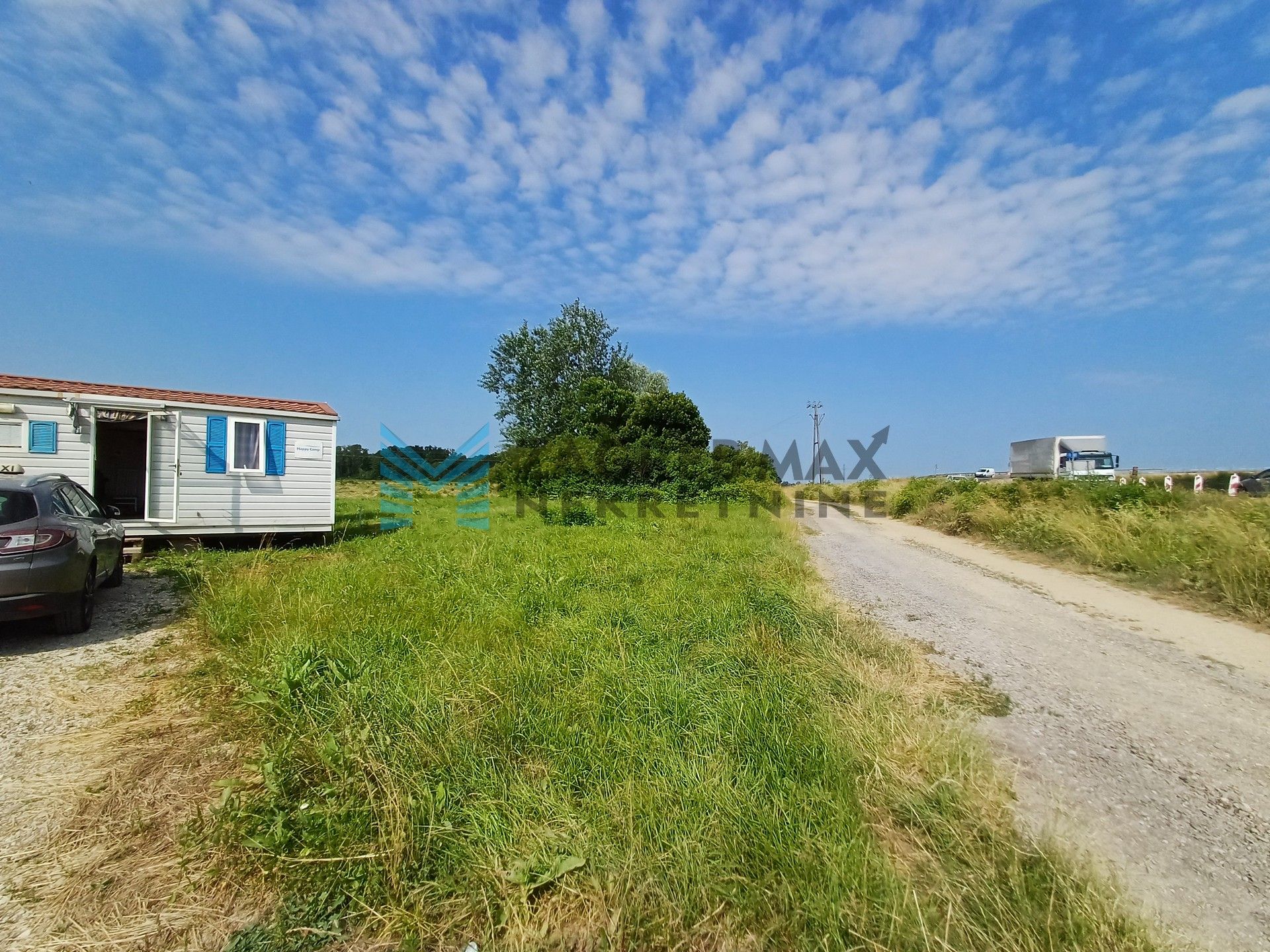 Zagreb - JEŽEVO - Ježevečka - građevinsko zemljište 4585 m2 s građevinskom d.