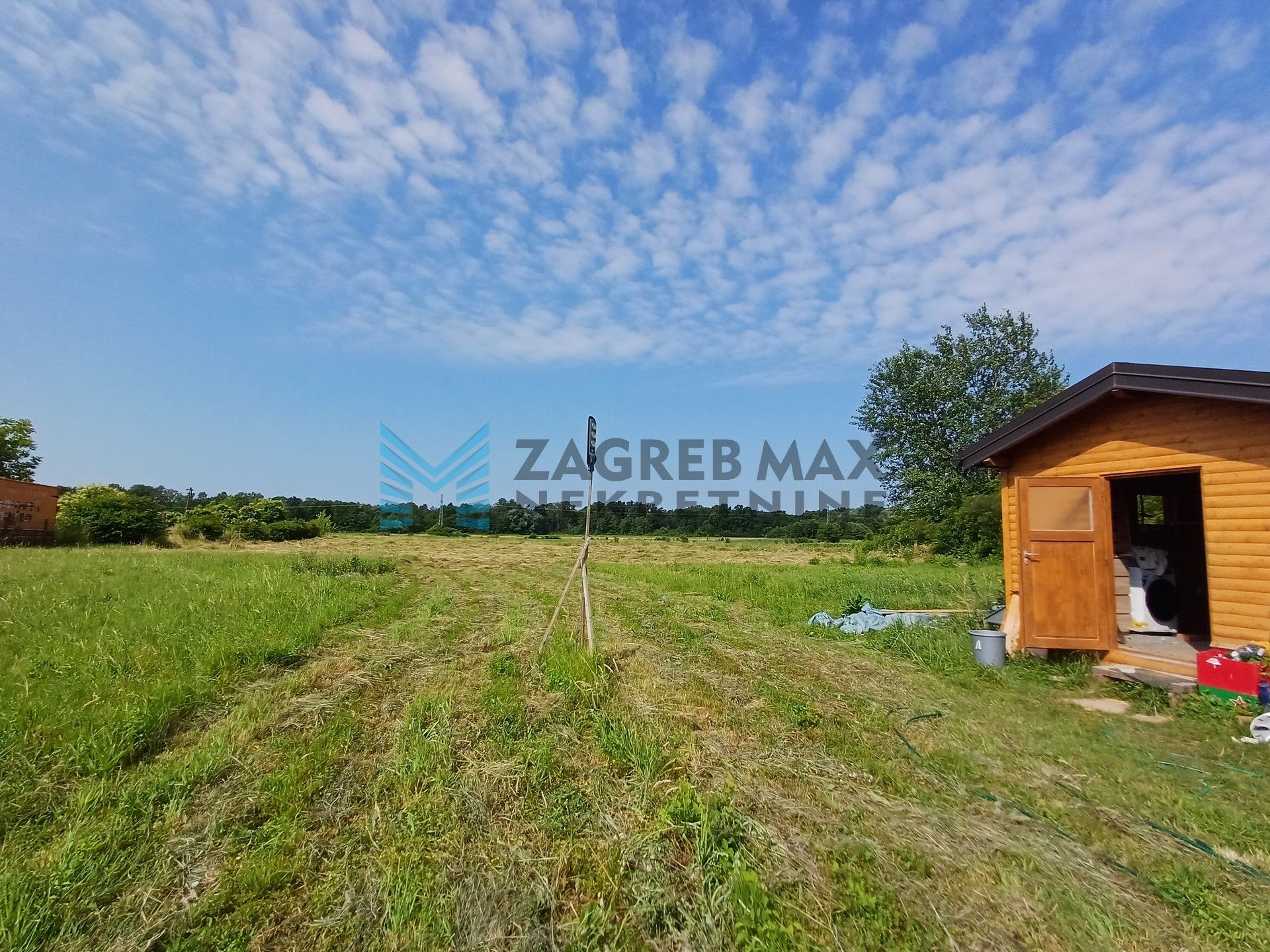 Zagreb - JEŽEVO - Ježevečka - građevinsko zemljište 4585 m2 s građevinskom d.