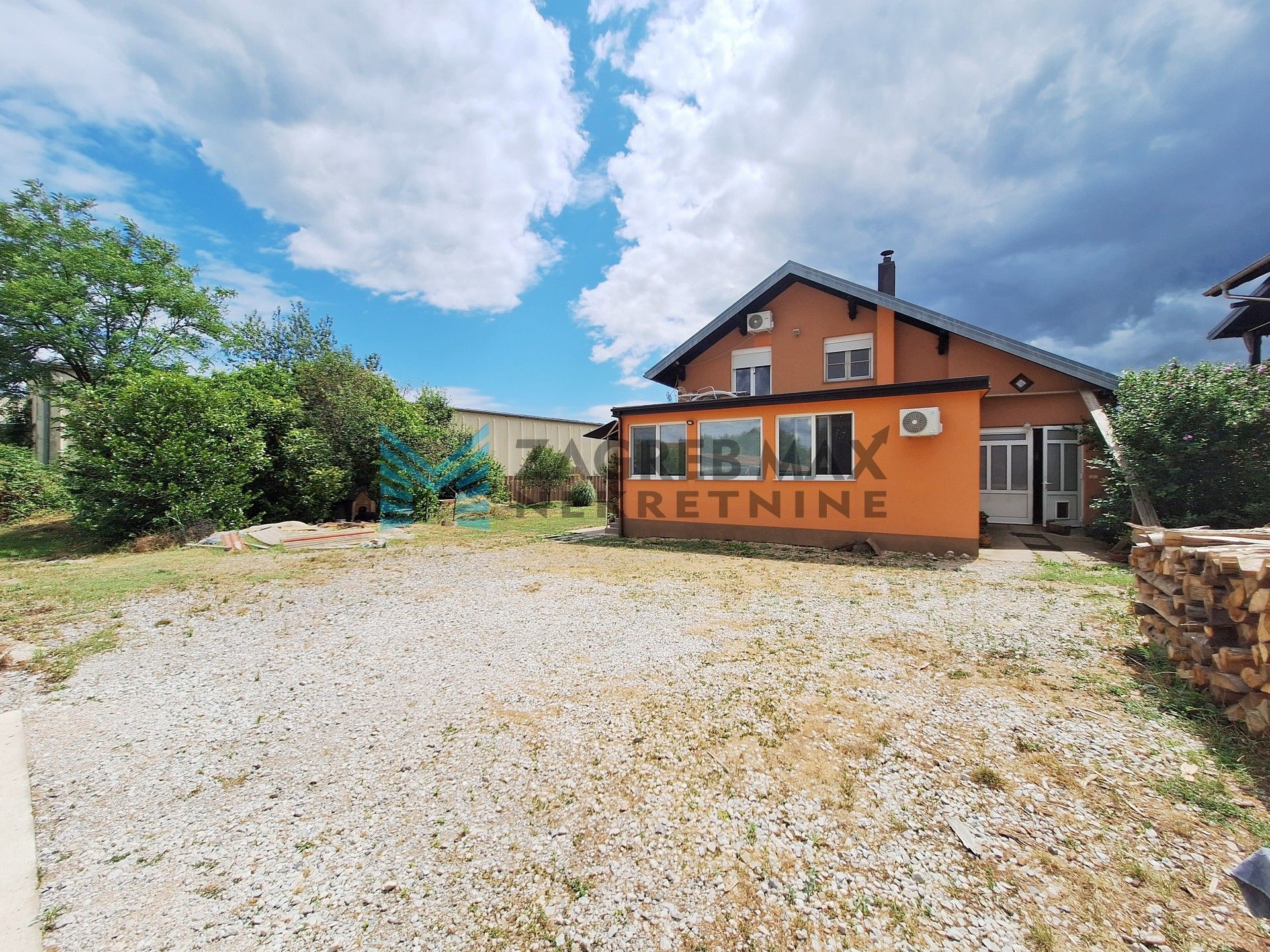 Zagreb - DOMASLOVEC - Krmica - kuća 246 m2, 2761 m2 zemljišta - INVESTICIJA