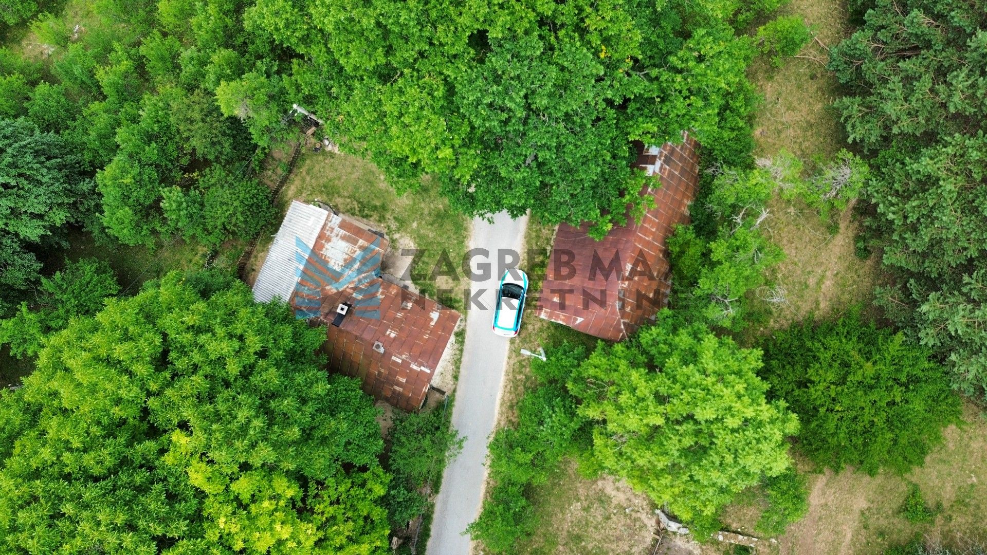 Zagreb - 25.000 m² s rijekom, izvorom i dvije kuće – idealno za eko resort!