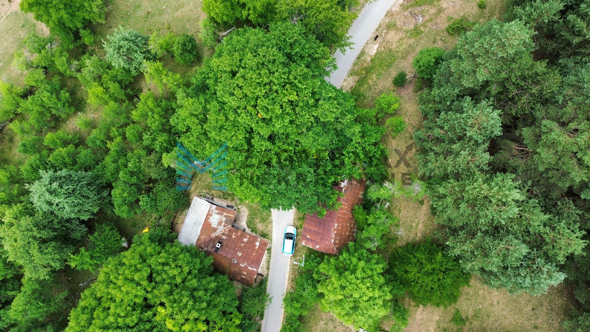 Zagreb - 25.000 m² s rijekom, izvorom i dvije kuće – idealno za eko resort!