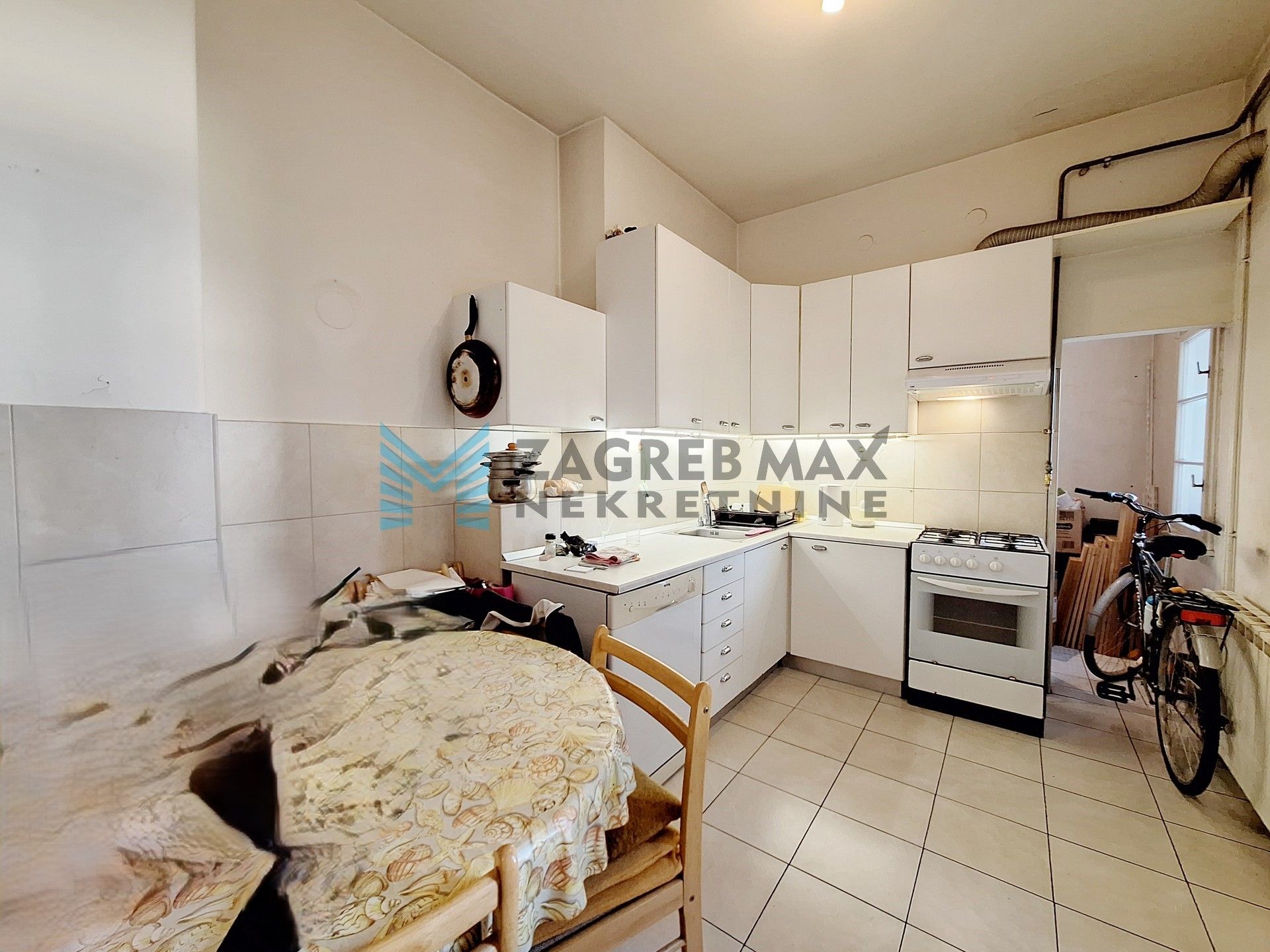 Zagreb - DONJI GRAD - Vlaška - 3-sobni, prostran, lift, balkon