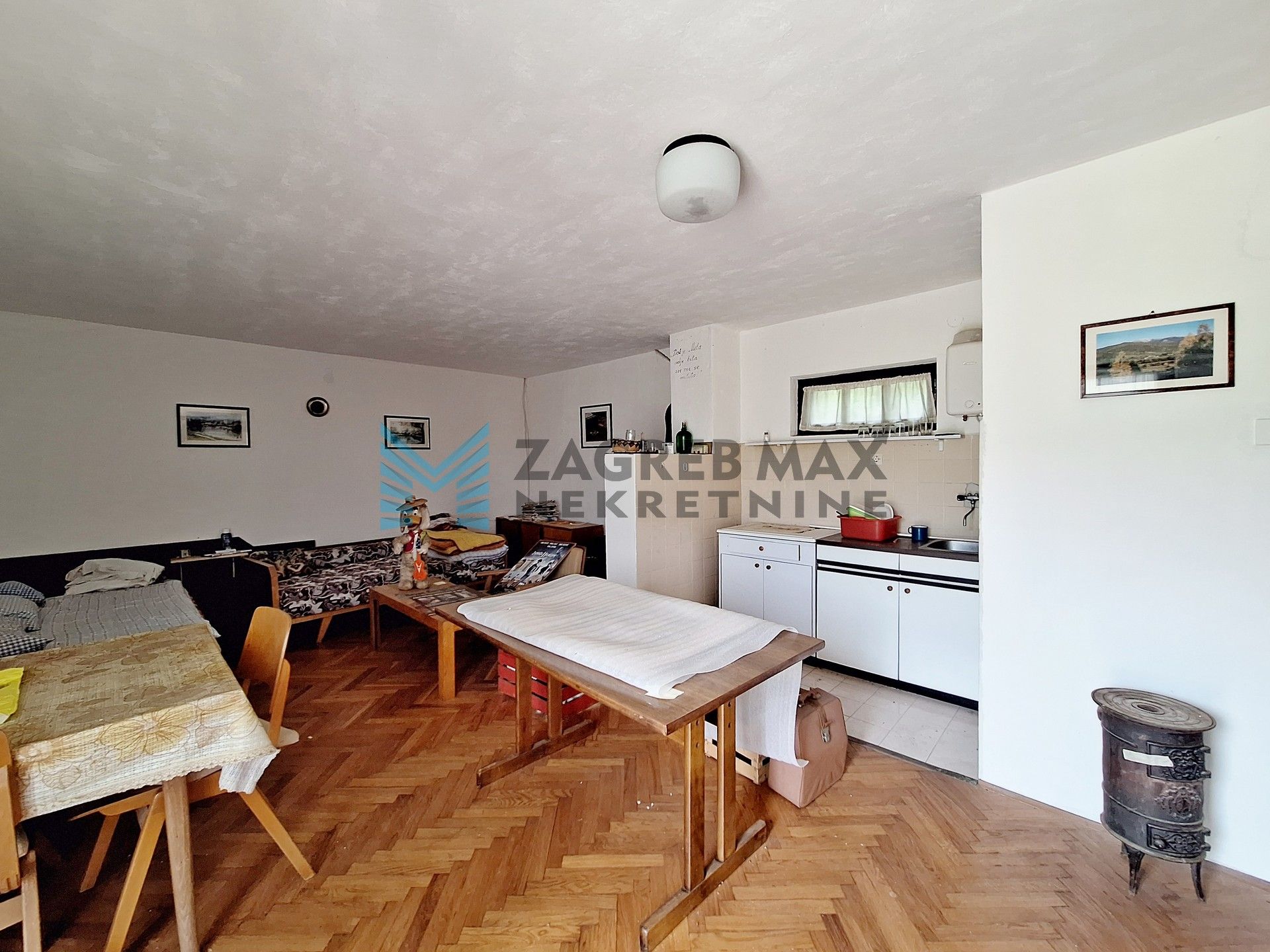 Zagreb - 25.000 m² s rijekom, izvorom i dvije kuće – idealno za eko resort!