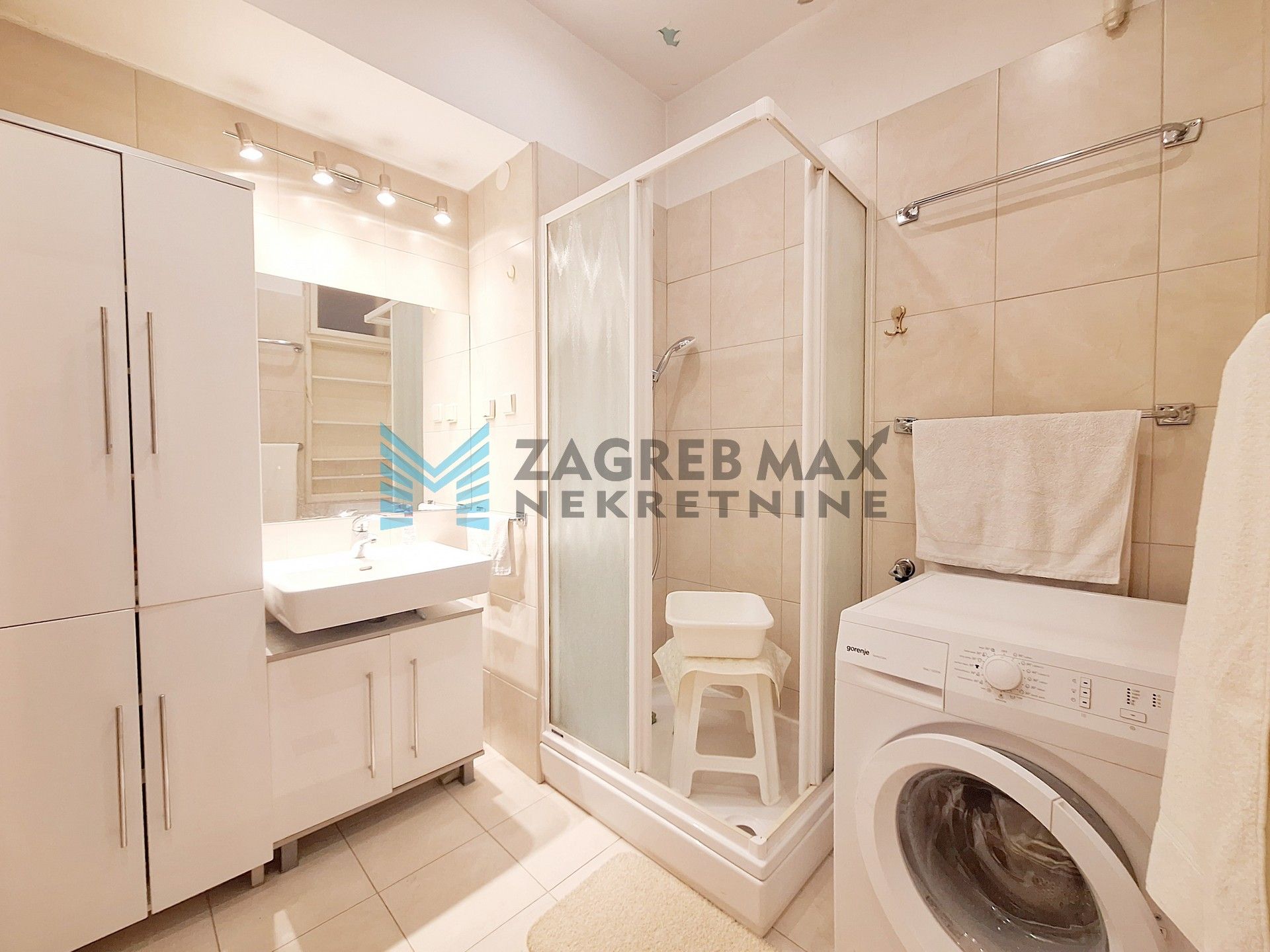 Zagreb - DONJI GRAD - Vlaška - 3-sobni, prostran, lift, balkon