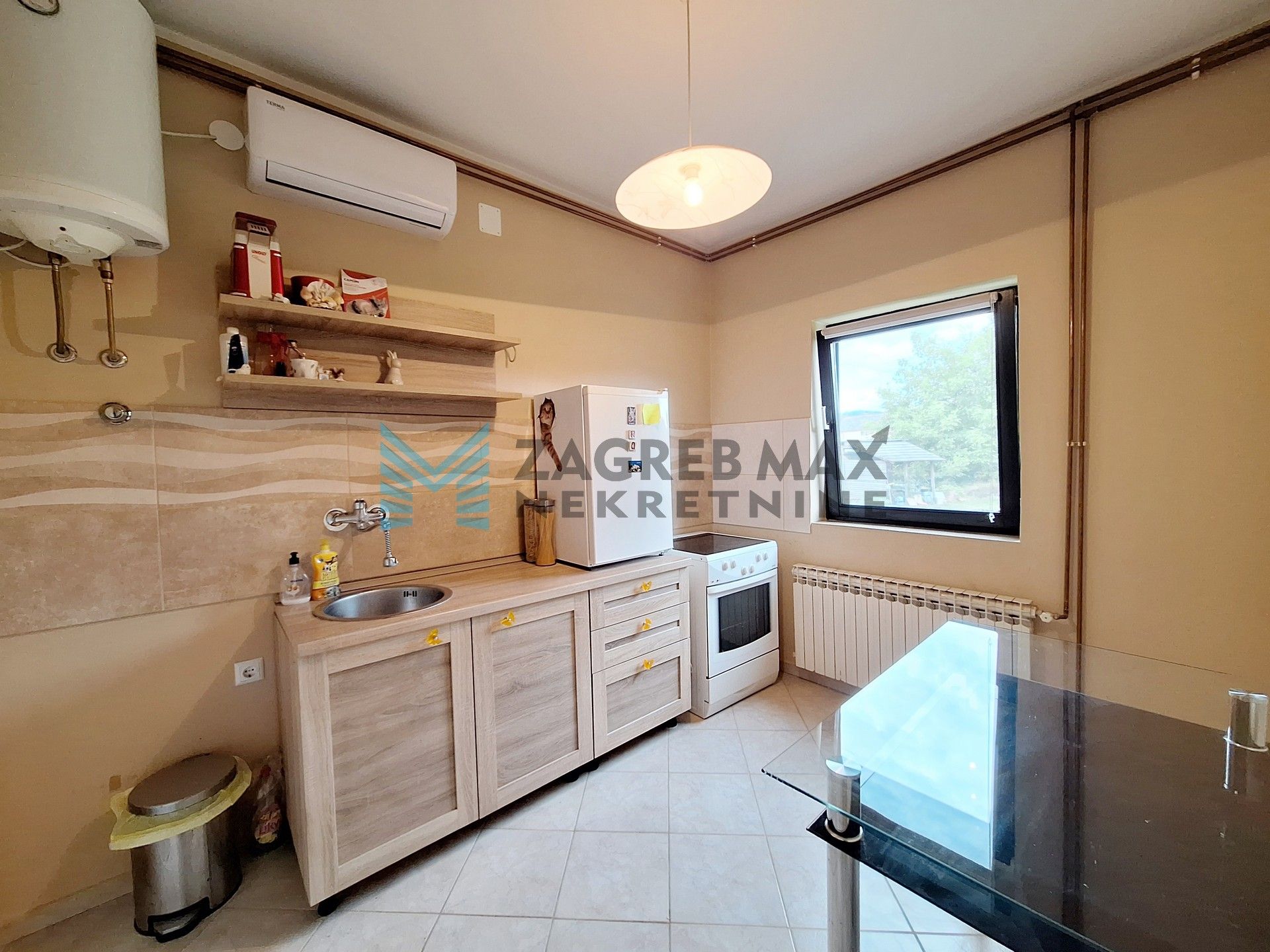 Zagreb - DOMASLOVEC - Krmica - kuća 246 m2, 2761 m2 zemljišta - INVESTICIJA