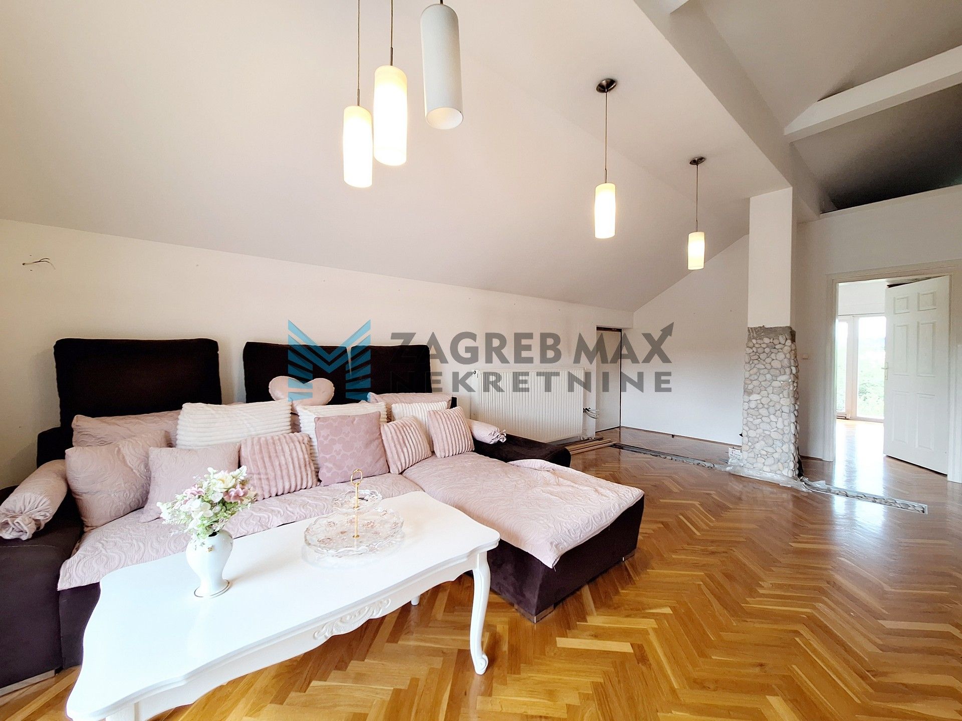 Zagreb - DOMASLOVEC - Krmica - kuća 246 m2, 2761 m2 zemljišta - INVESTICIJA