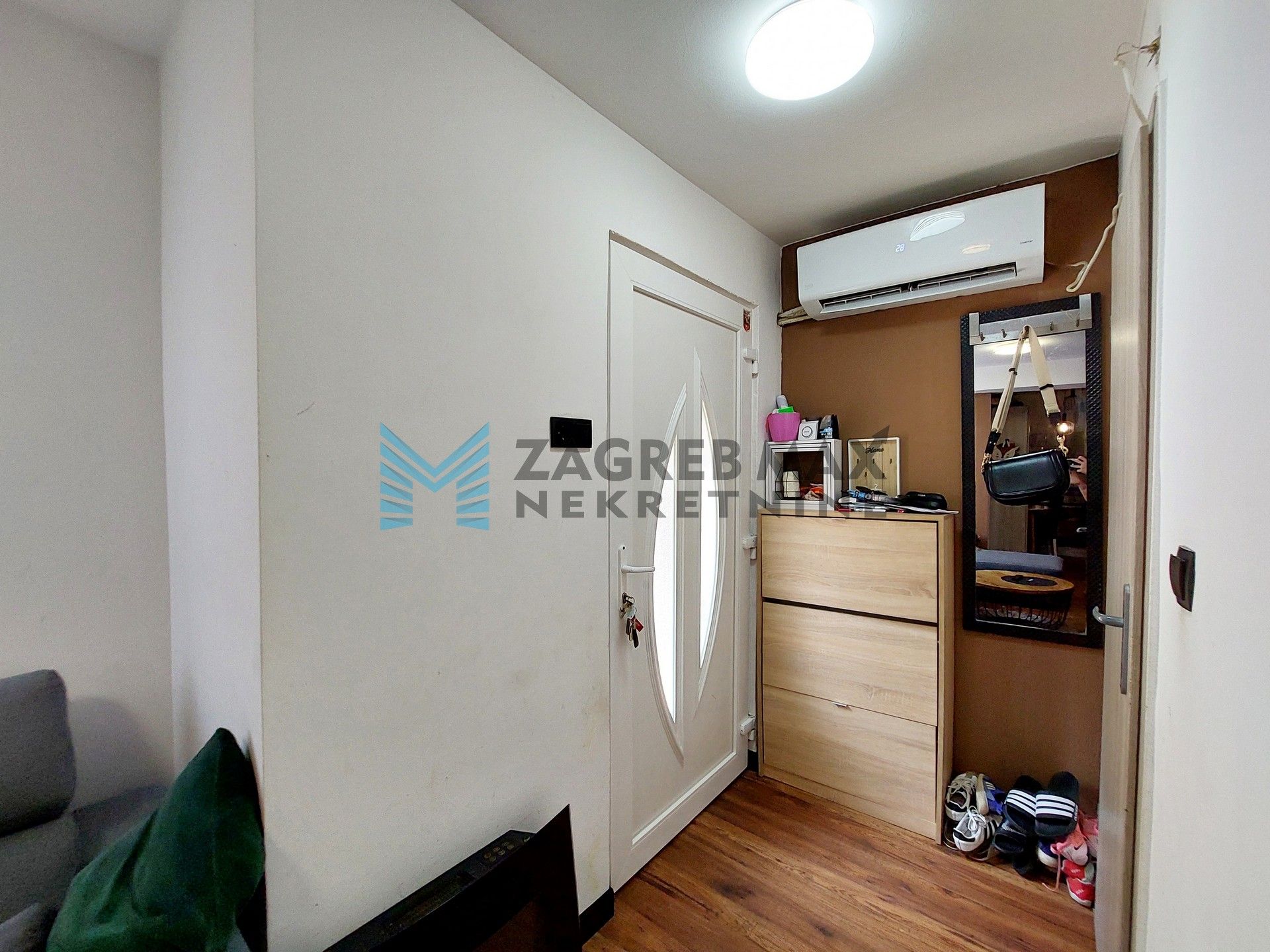 Zagreb - TREŠNJEVKA - Hreljinska - 2-sobni, uređen, održavan, dvorište