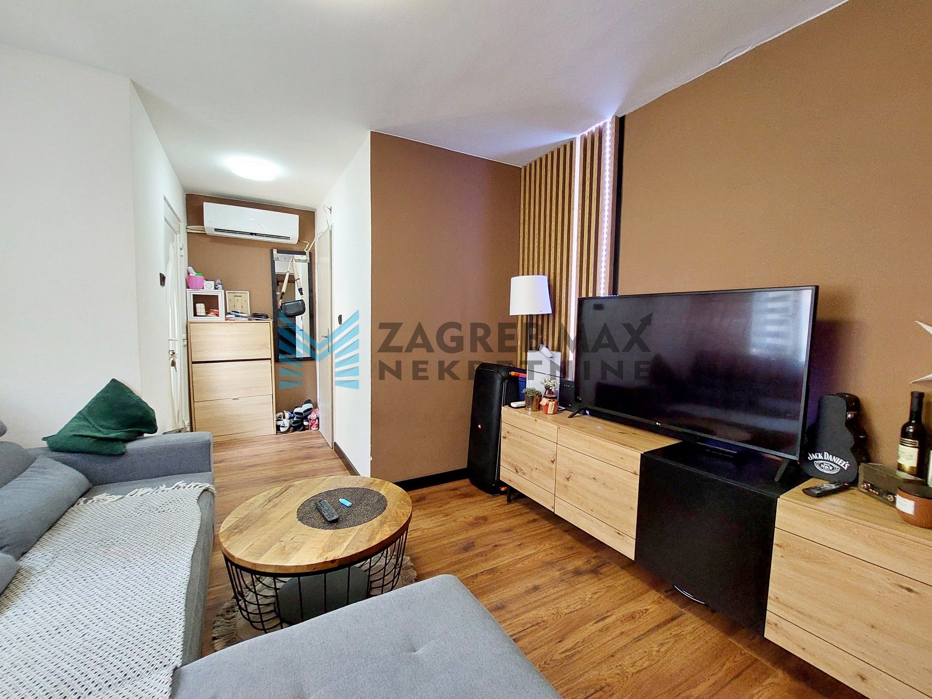 Zagreb - TREŠNJEVKA - Hreljinska - 2-sobni, uređen, održavan, dvorište