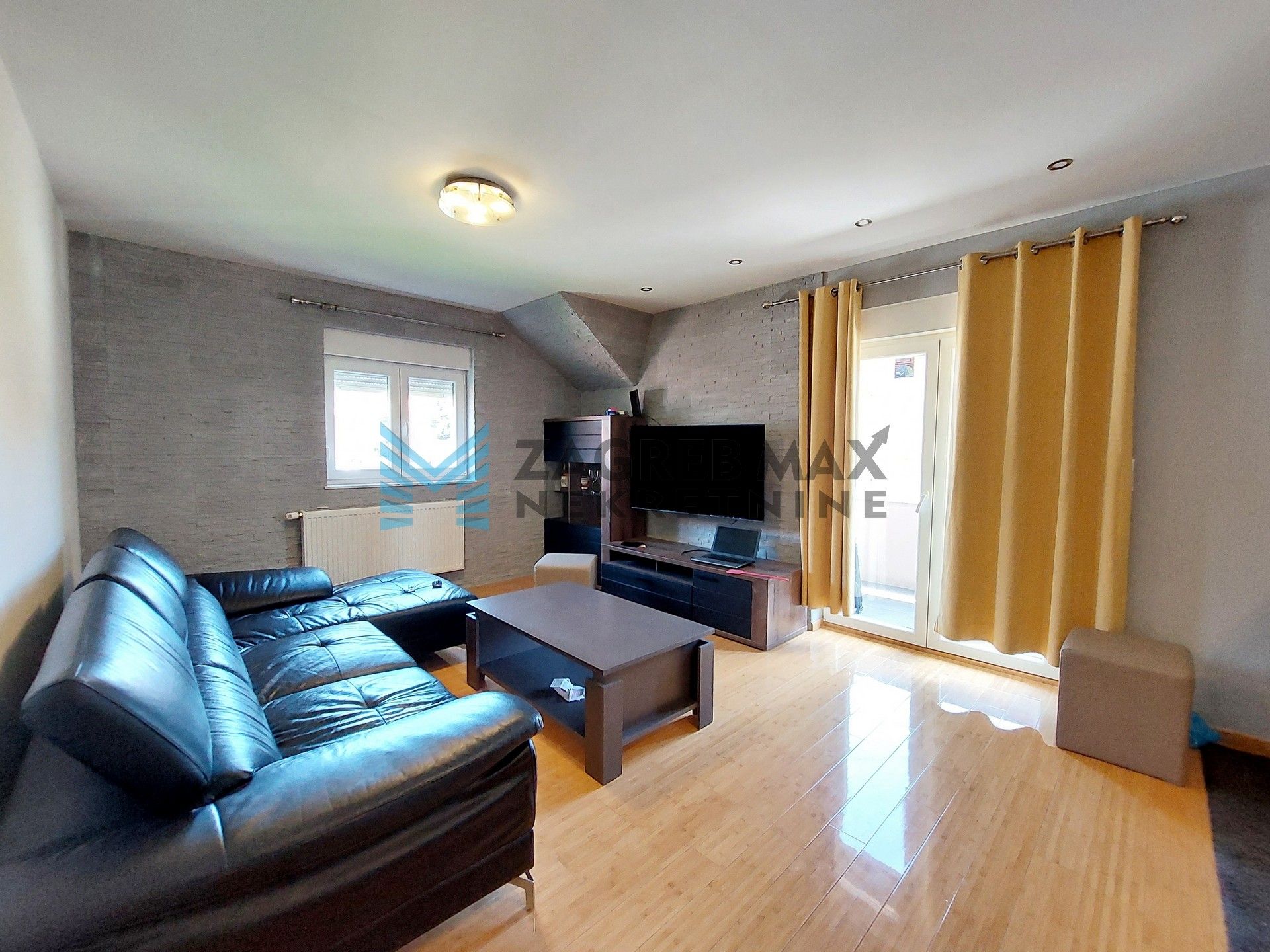 Zagreb - SESVETE - P.Štoosa - 3-sobni, uređen, balkon, dvorište