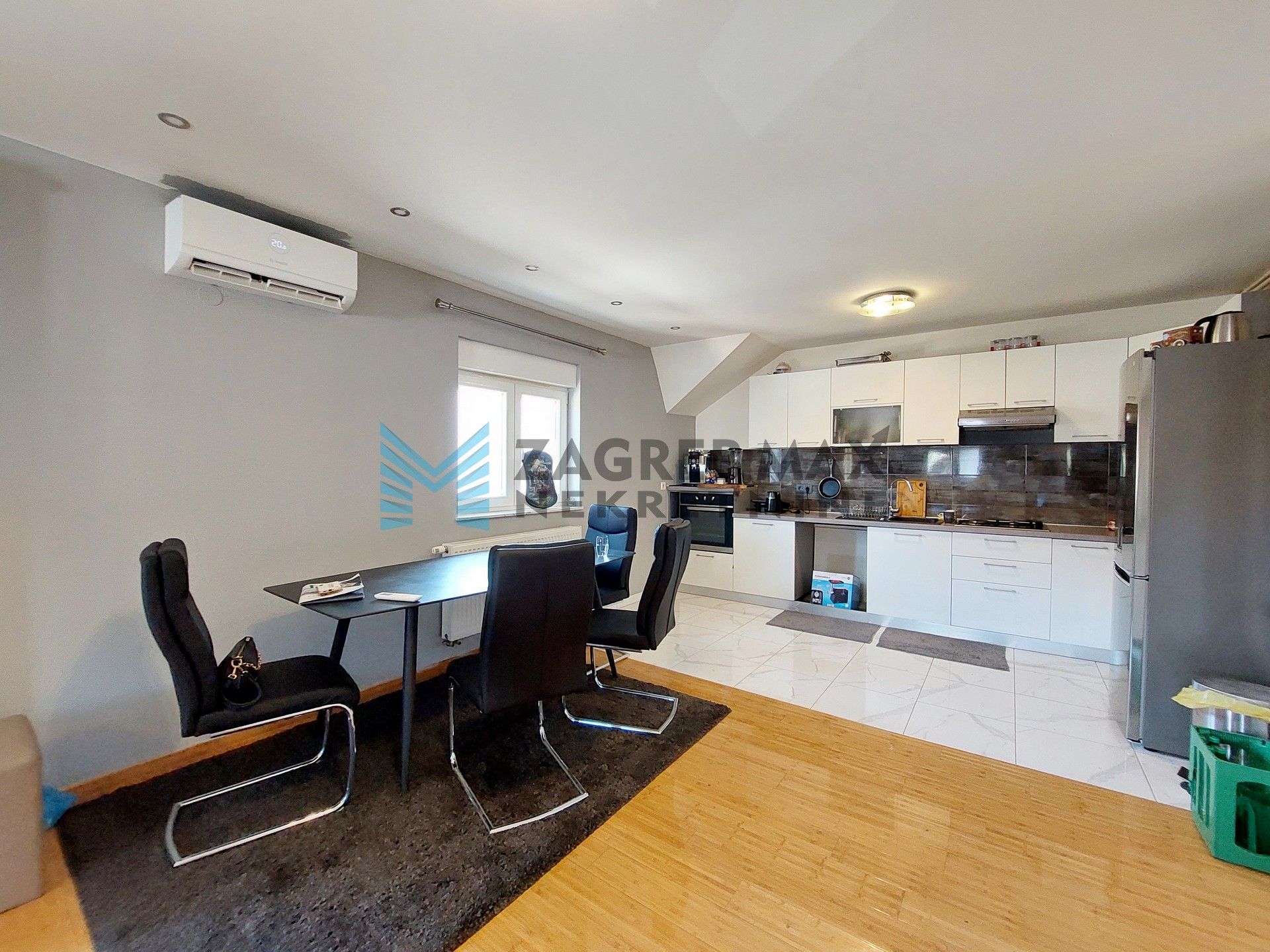 Zagreb - SESVETE - P.Štoosa - 3-sobni, uređen, balkon, dvorište