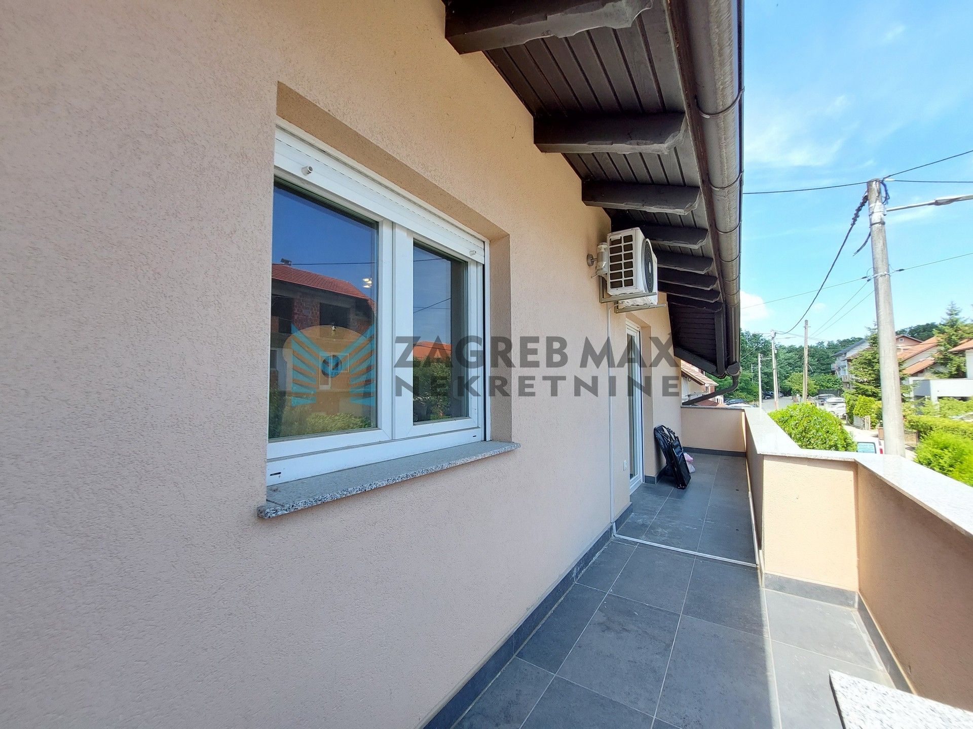 Zagreb - SESVETE - P.Štoosa - 3-sobni, uređen, balkon, dvorište