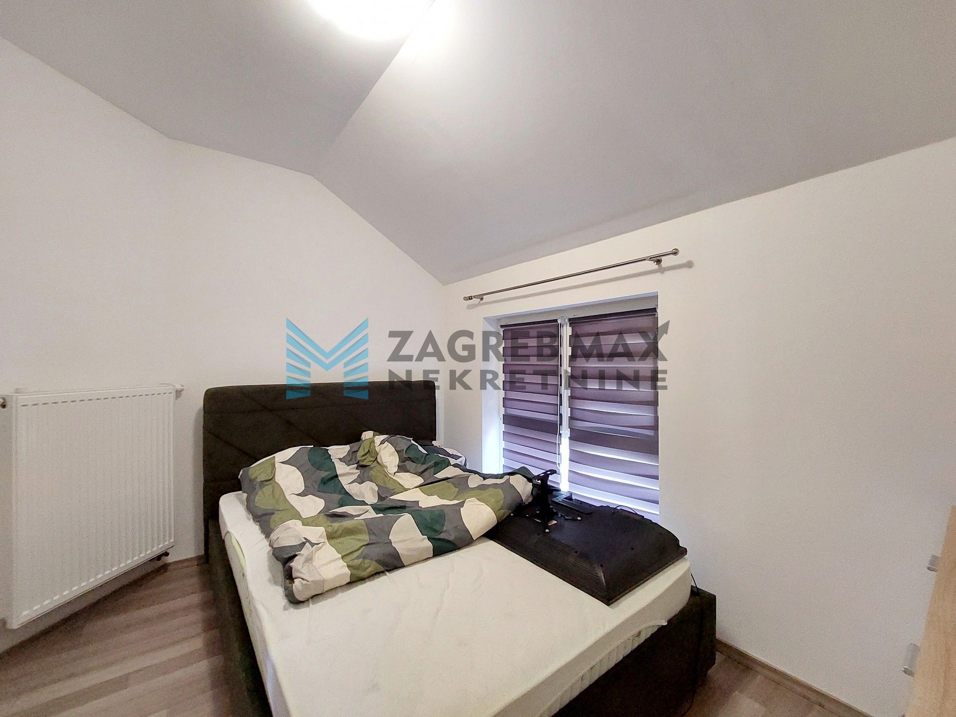 Zagreb - SESVETE - P.Štoosa - 3-sobni, uređen, balkon, dvorište