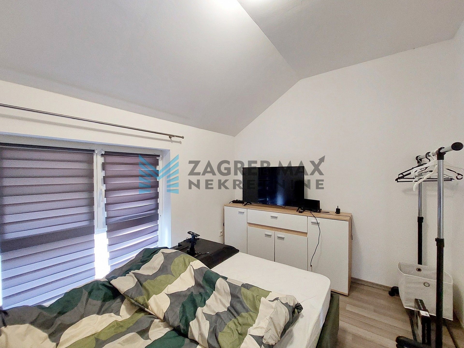 Zagreb - SESVETE - P.Štoosa - 3-sobni, uređen, balkon, dvorište