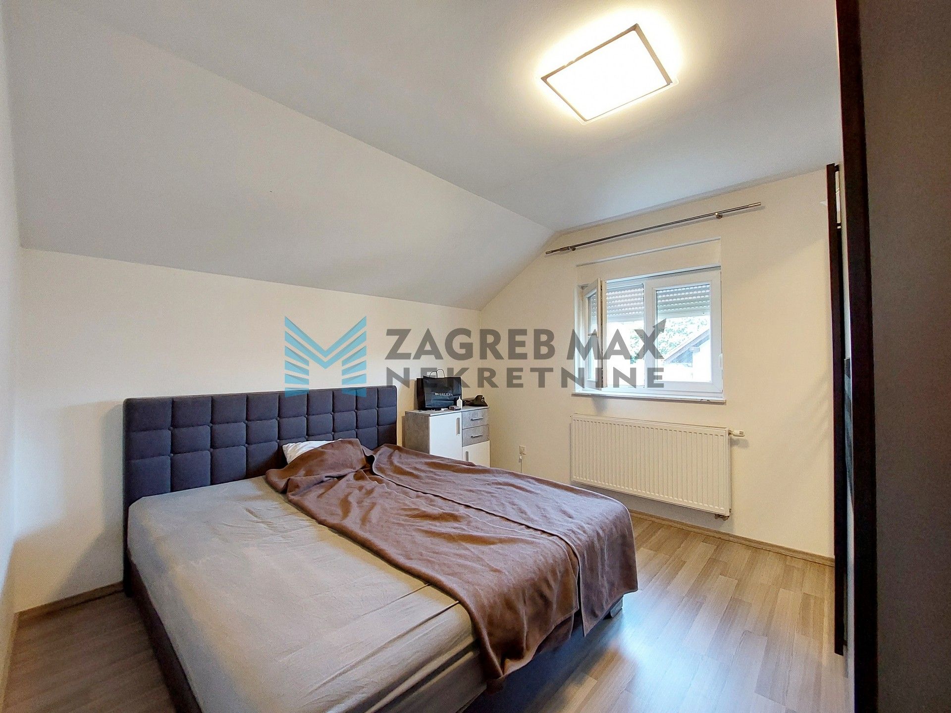 Zagreb - SESVETE - P.Štoosa - 3-sobni, uređen, balkon, dvorište