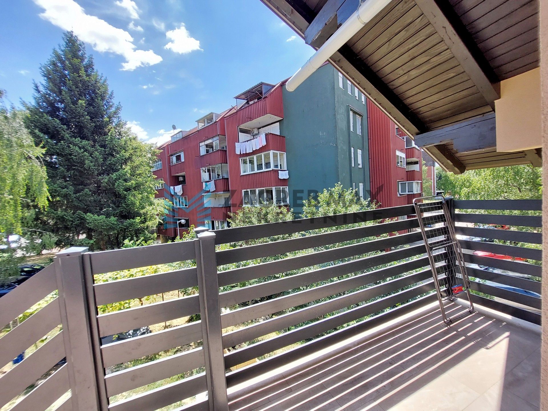 Zagreb - SESVETE - P.Štoosa - 3-sobni, uređen, balkon, dvorište