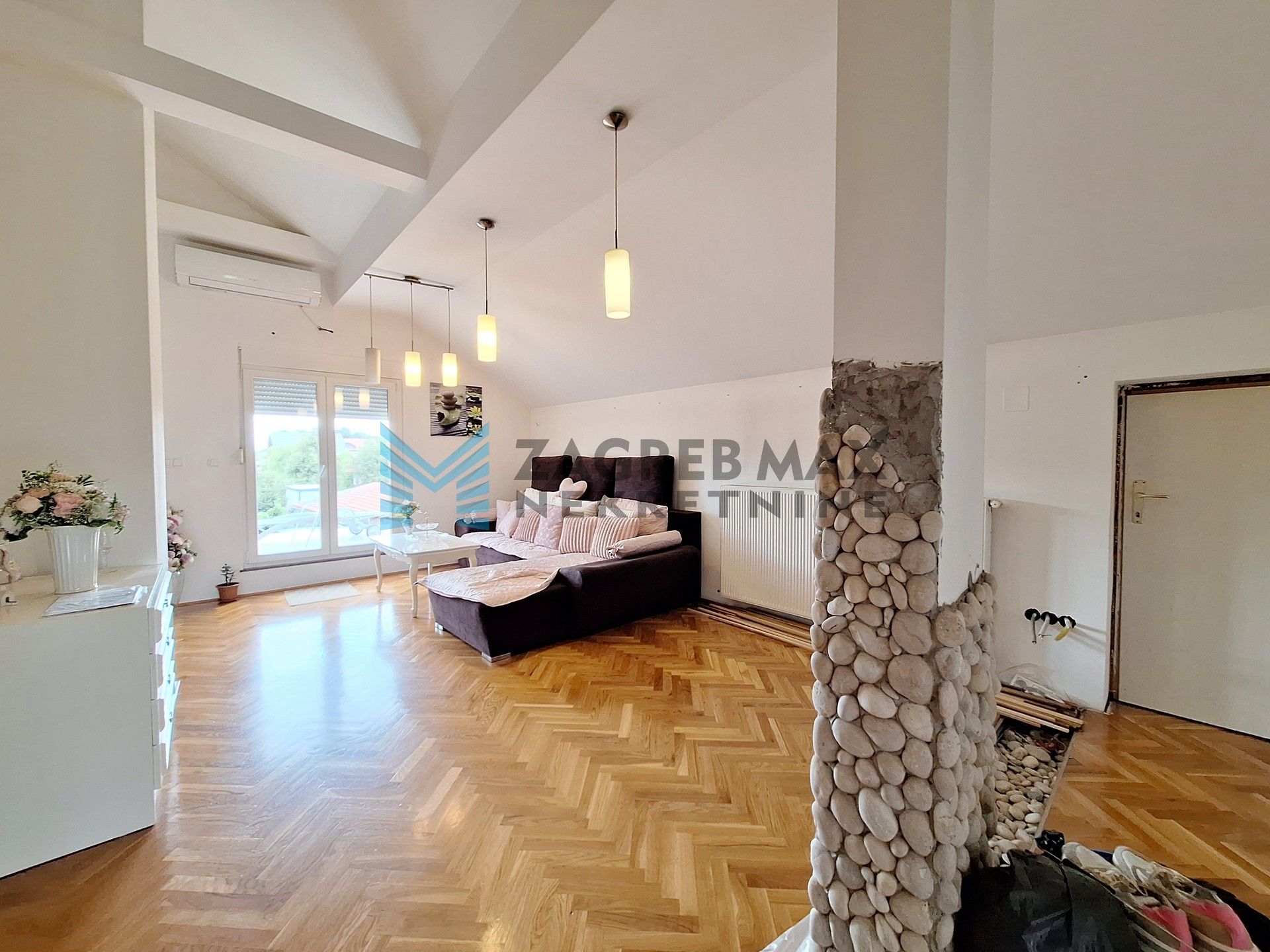 Zagreb - DOMASLOVEC - Krmica - kuća 246 m2, 2761 m2 zemljišta - INVESTICIJA