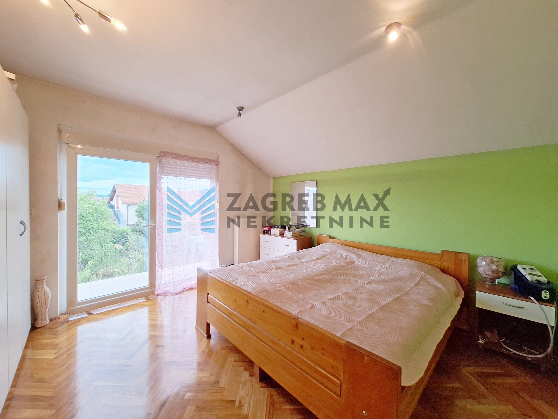 Zagreb - DOMASLOVEC - Krmica - kuća 246 m2, 2761 m2 zemljišta - INVESTICIJA