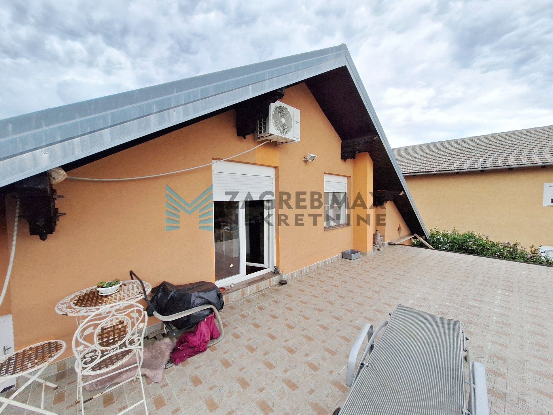 Zagreb - DOMASLOVEC - Krmica - kuća 246 m2, 2761 m2 zemljišta - INVESTICIJA