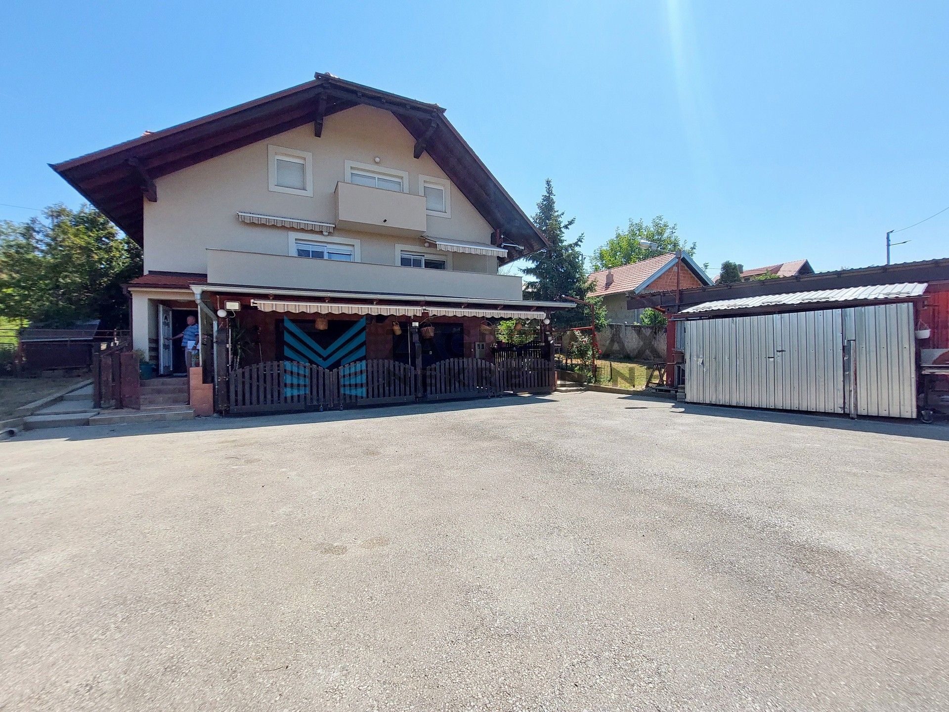 Zagreb - SUSEDGRAD - Bizek I. - kuća, veliko dvorište, garaža