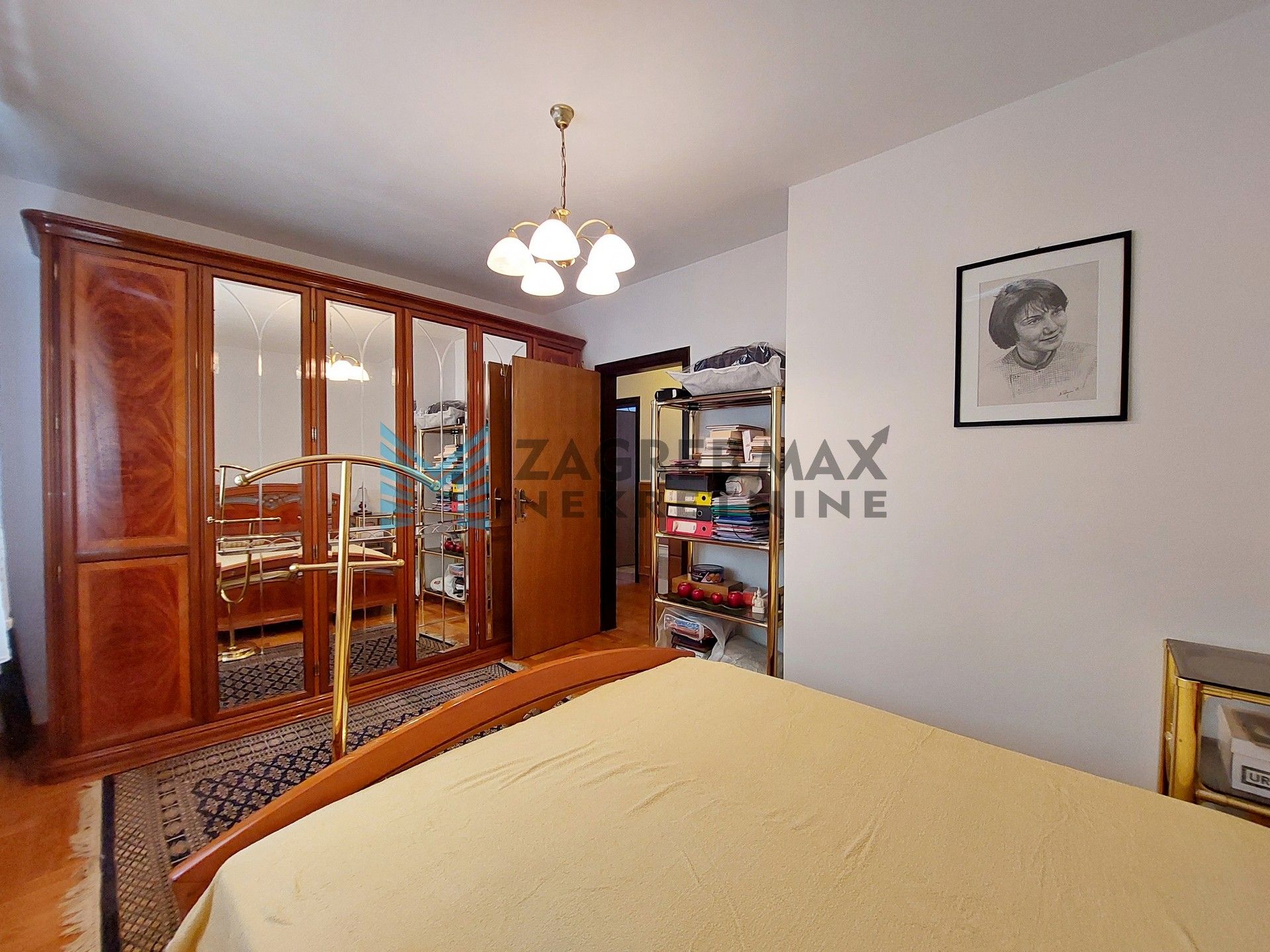 Zagreb - SUSEDGRAD - Bizek I. - kuća, veliko dvorište, garaža