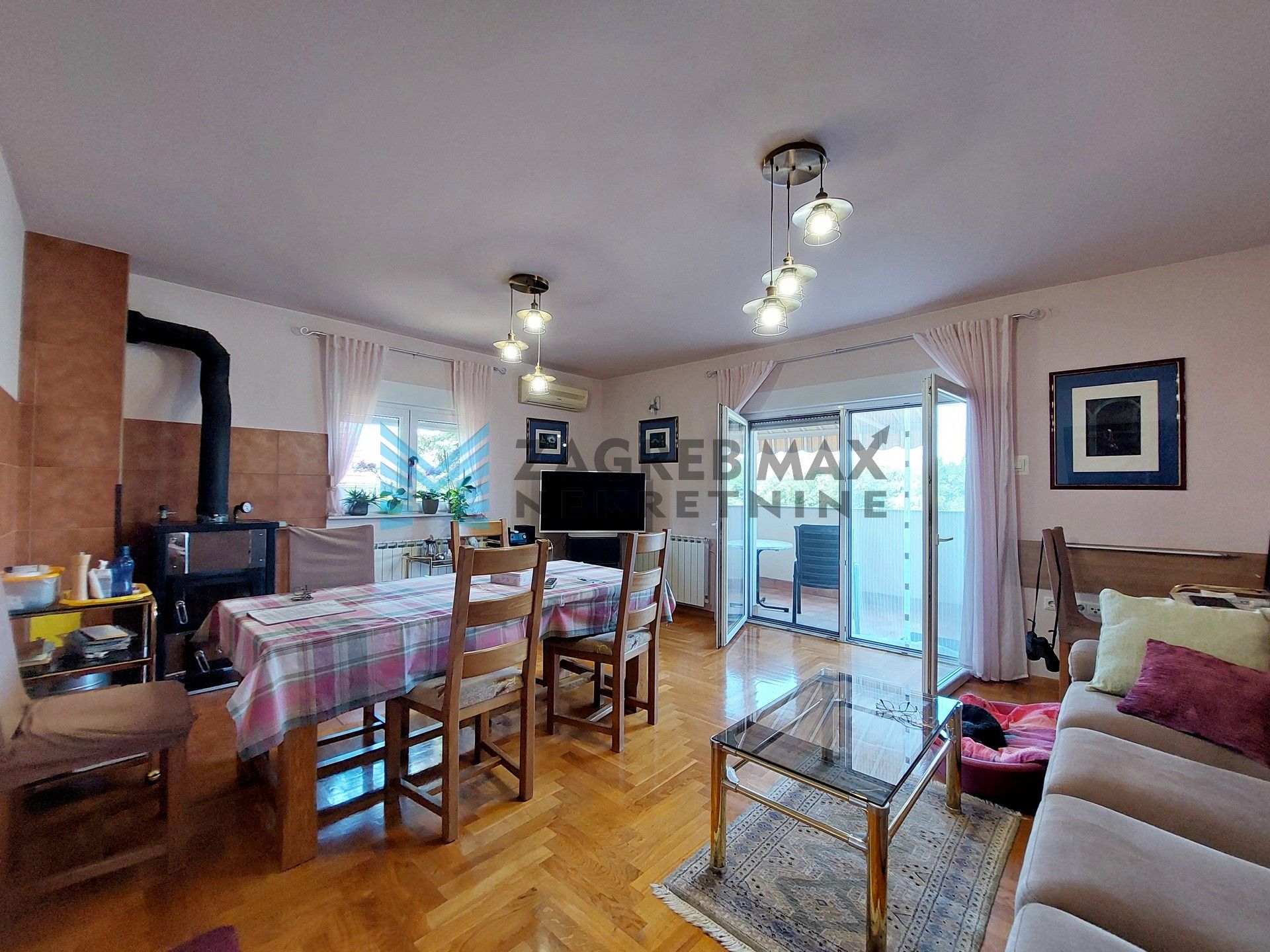 Zagreb - SUSEDGRAD - Bizek I. - kuća, veliko dvorište, garaža