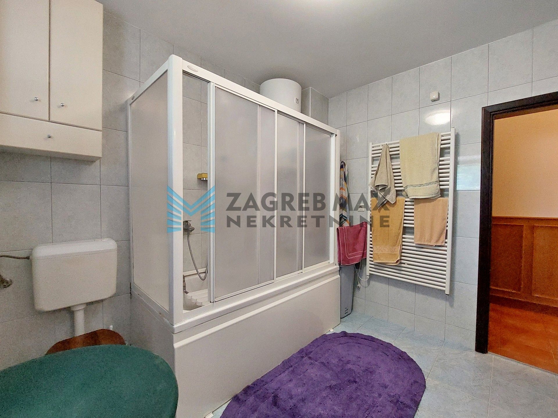 Zagreb - SUSEDGRAD - Bizek I. - kuća, veliko dvorište, garaža