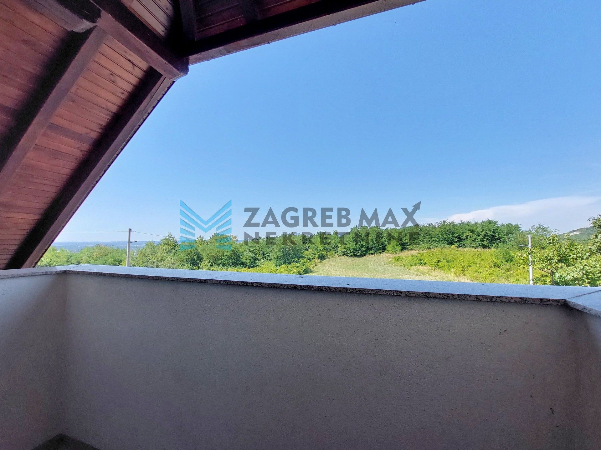 Zagreb - SUSEDGRAD - Bizek I. - kuća, veliko dvorište, garaža