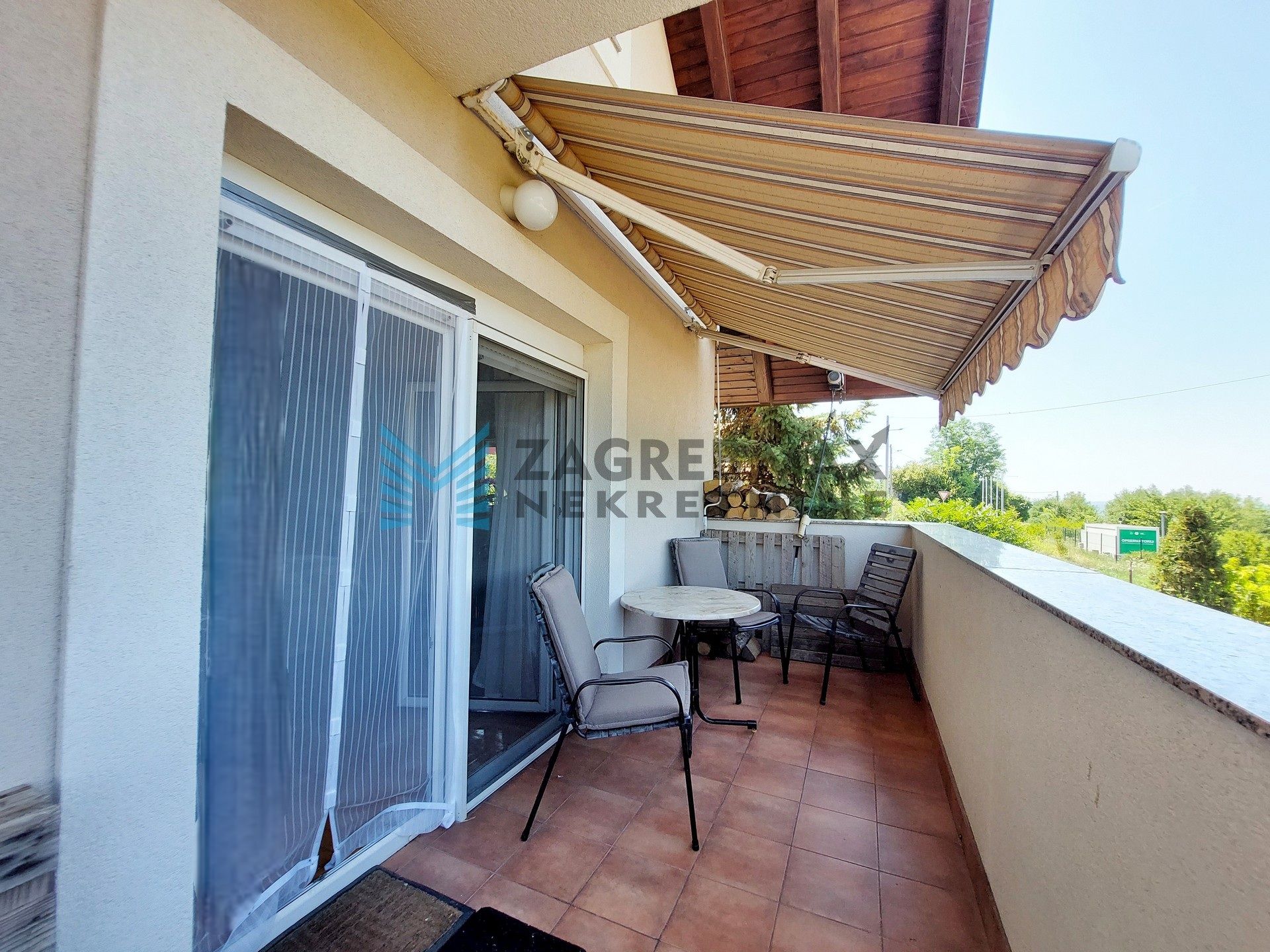 Zagreb - SUSEDGRAD - Bizek I. - kuća, veliko dvorište, garaža