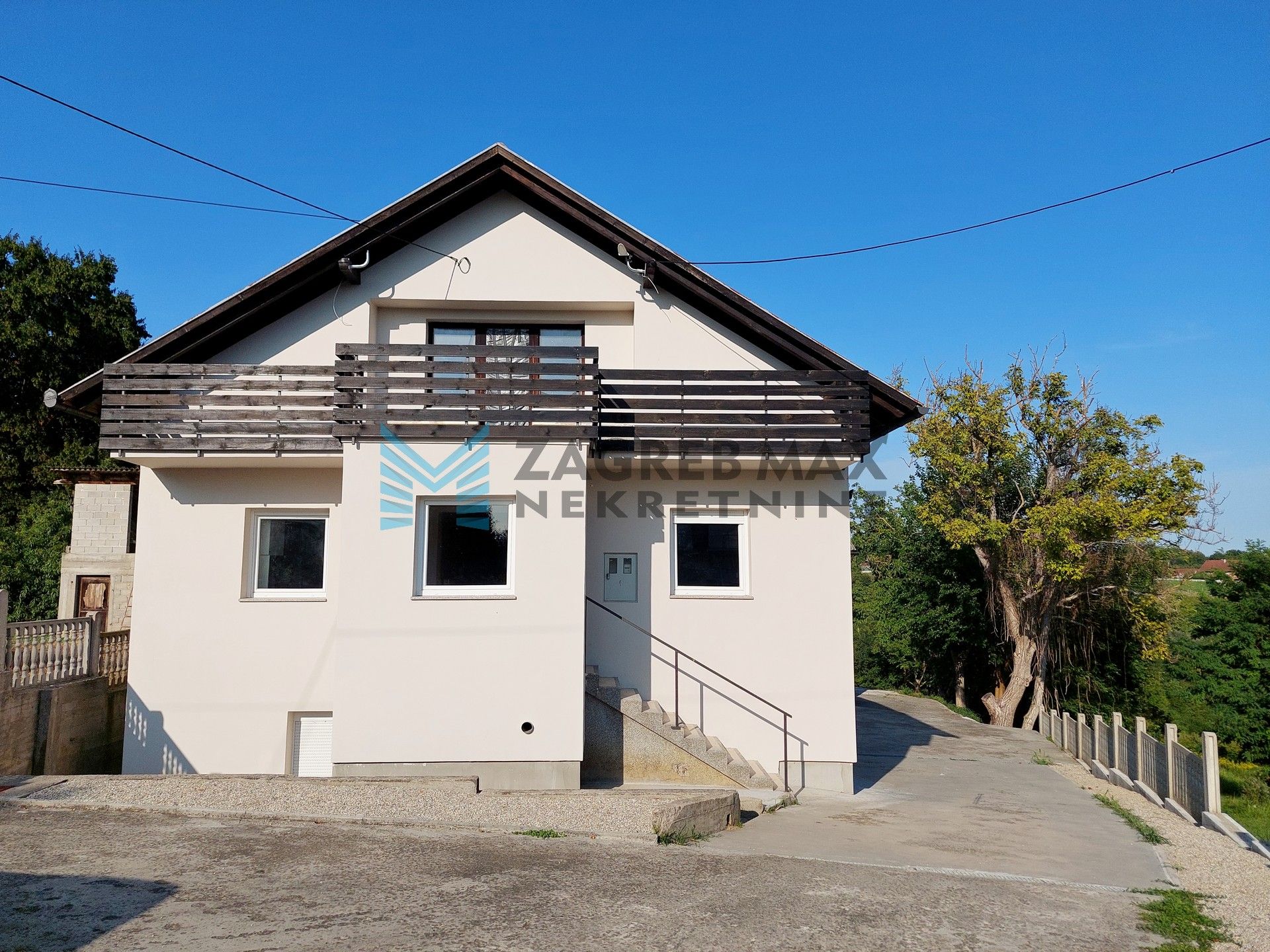 Zagreb - SV. I. ZELINA - Hrnjanec - kuća 590 m2 i dvorište 1925 m2