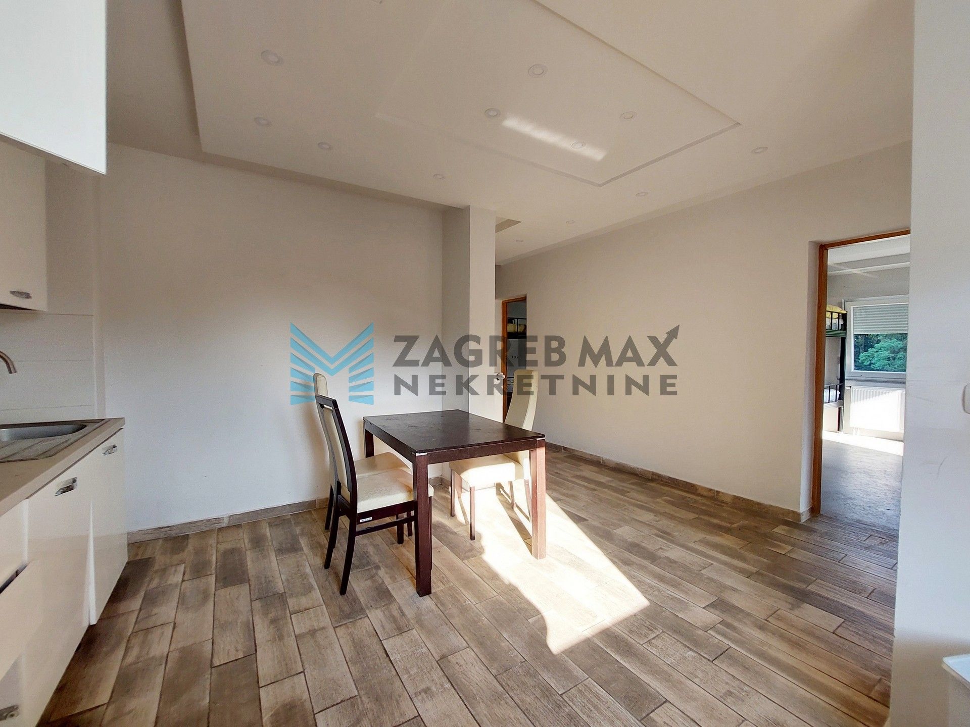 Zagreb - SV. I. ZELINA - Hrnjanec - kuća 590 m2 i dvorište 1925 m2