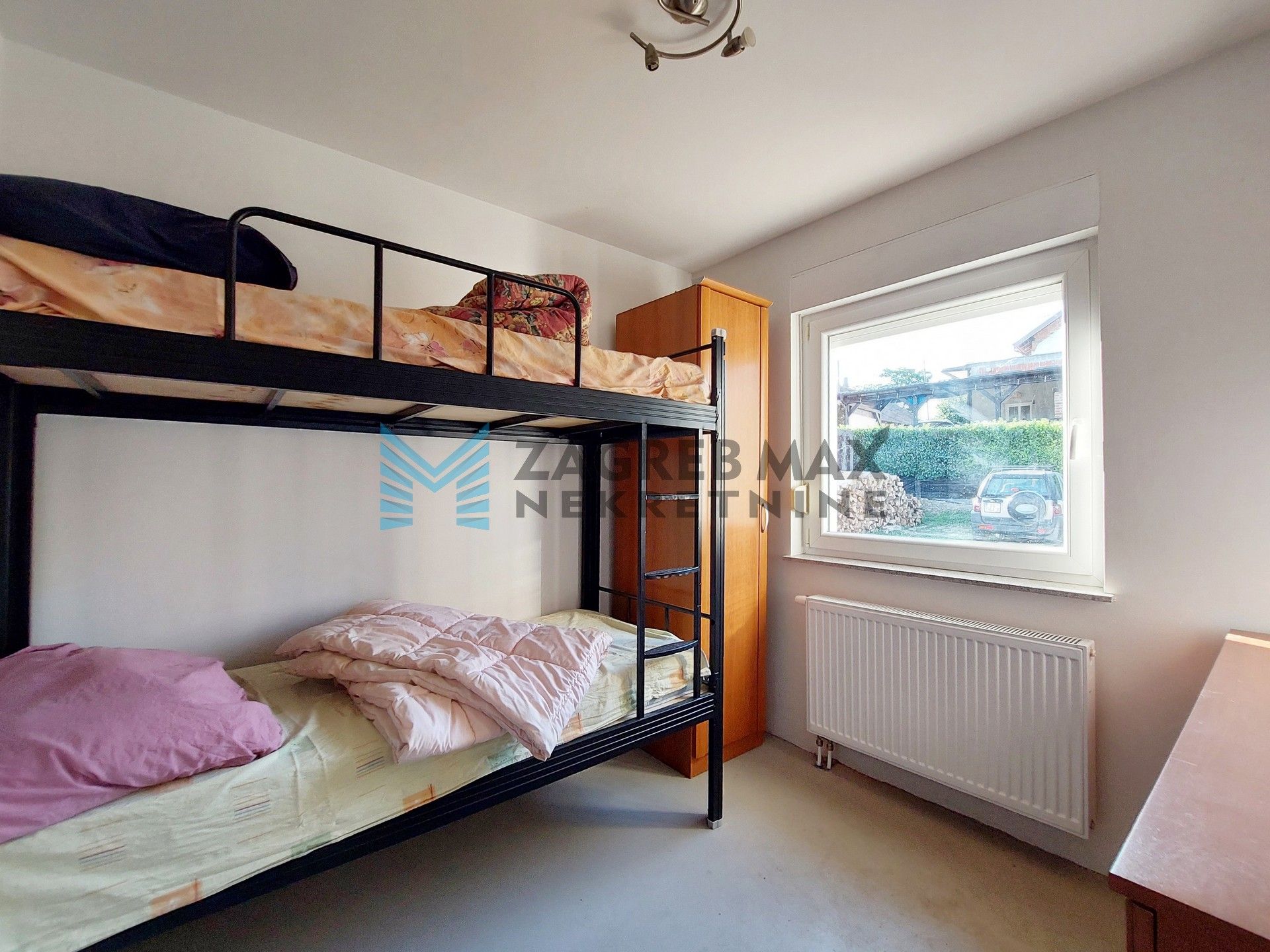 Zagreb - SV. I. ZELINA - Hrnjanec - kuća 590 m2 i dvorište 1925 m2