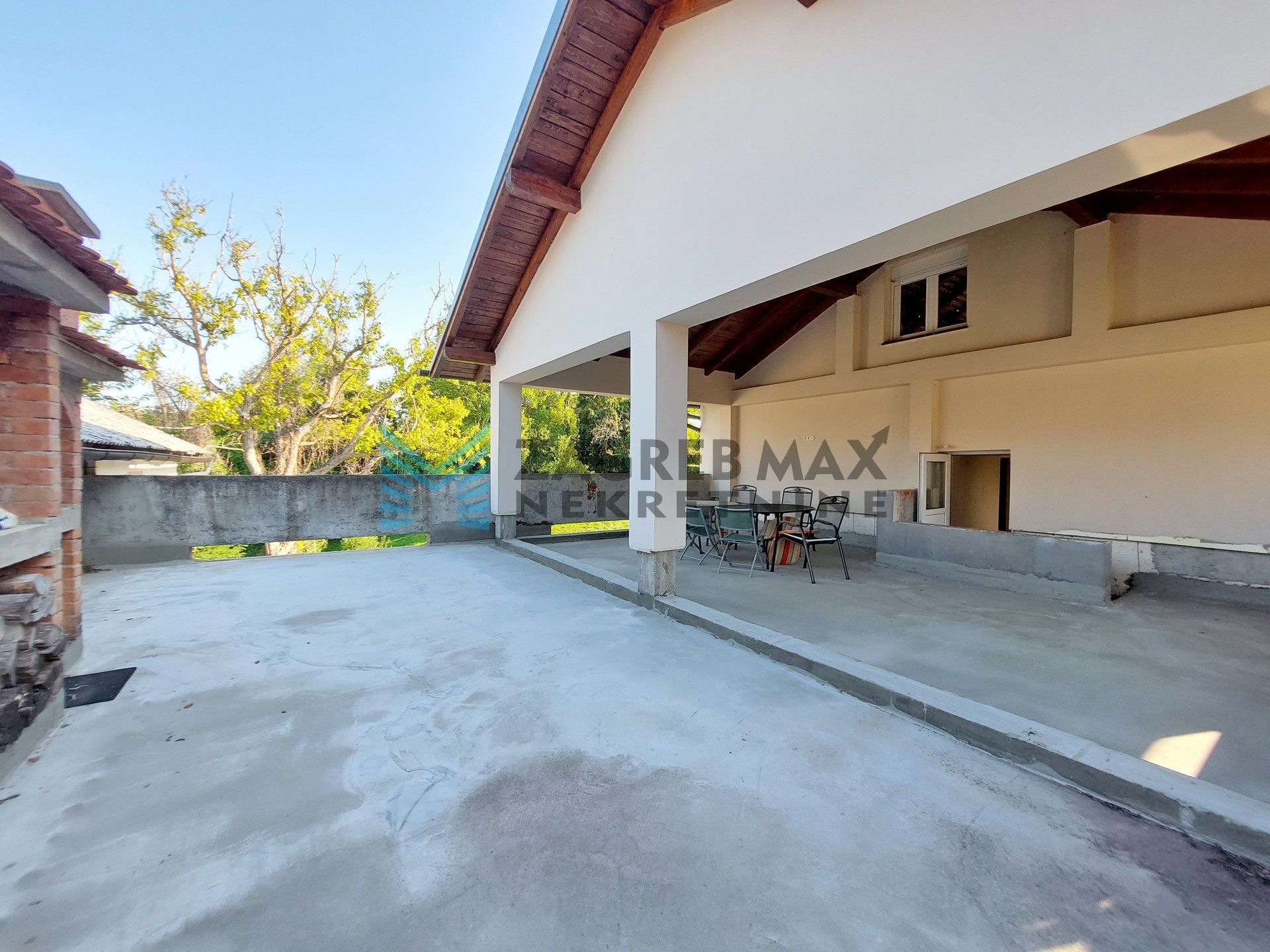 Zagreb - SV. I. ZELINA - Hrnjanec - kuća 590 m2 i dvorište 1925 m2