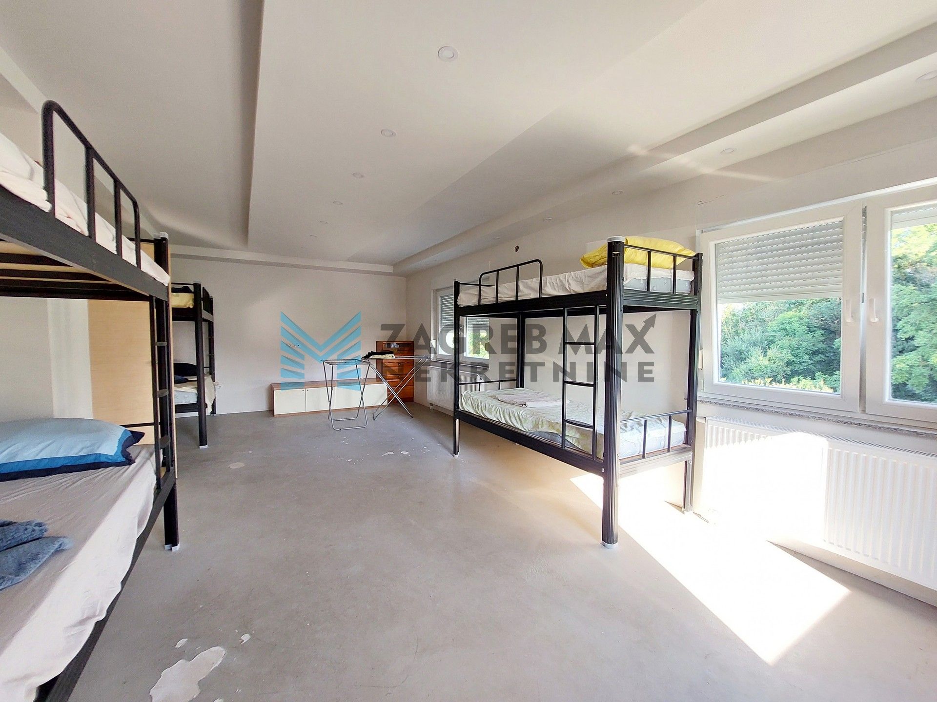 Zagreb - SV. I. ZELINA - Hrnjanec - kuća 590 m2 i dvorište 1925 m2