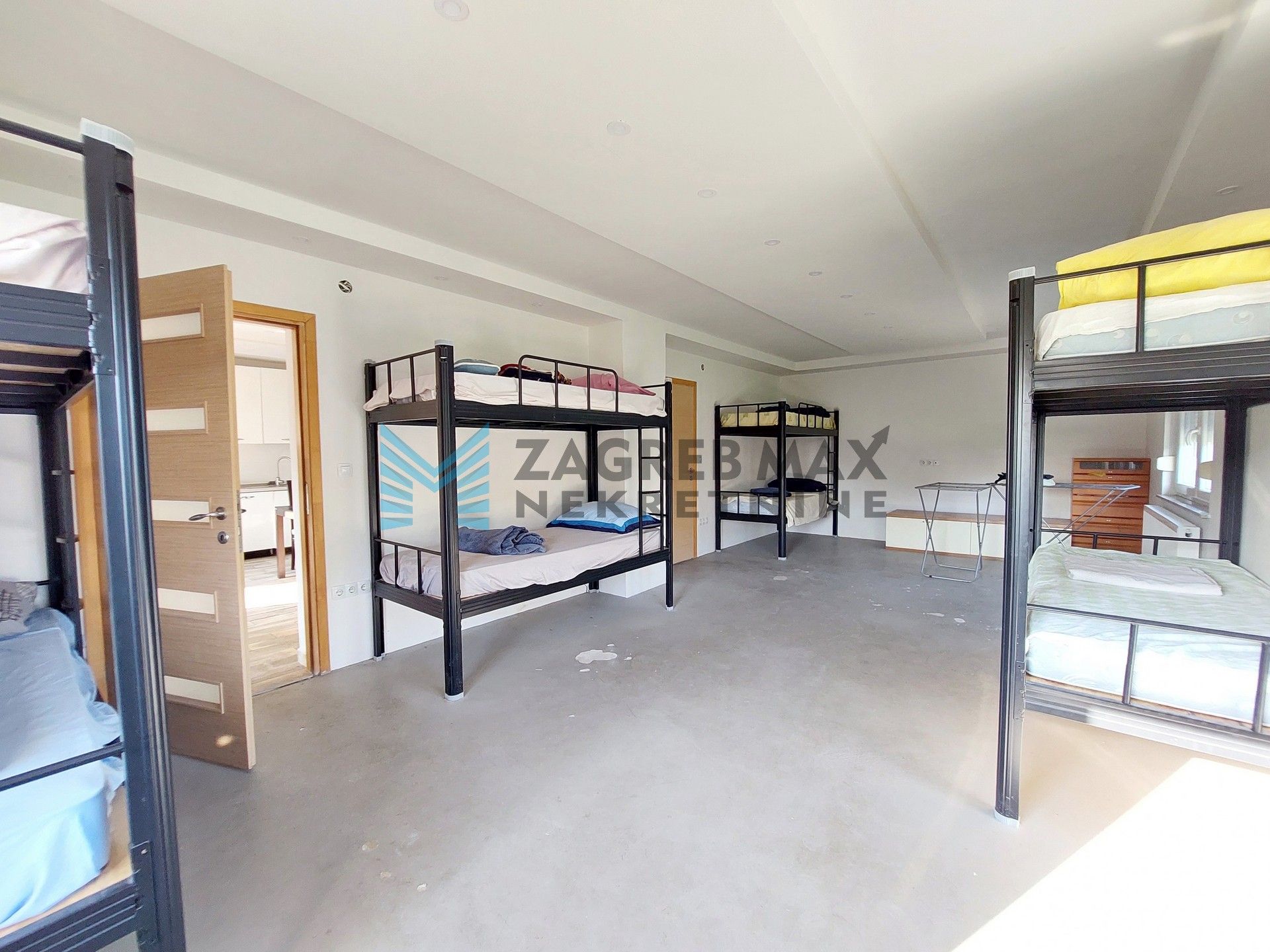 Zagreb - SV. I. ZELINA - Hrnjanec - kuća 590 m2 i dvorište 1925 m2