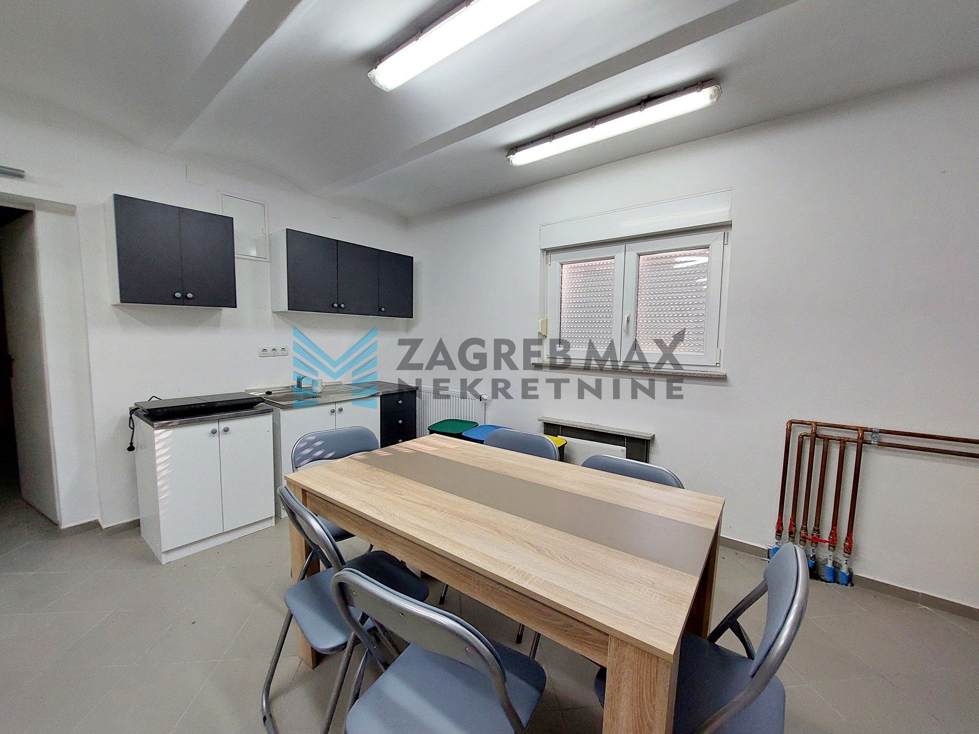 Zagreb - SV. I. ZELINA - Hrnjanec - kuća 590 m2 i dvorište 1925 m2