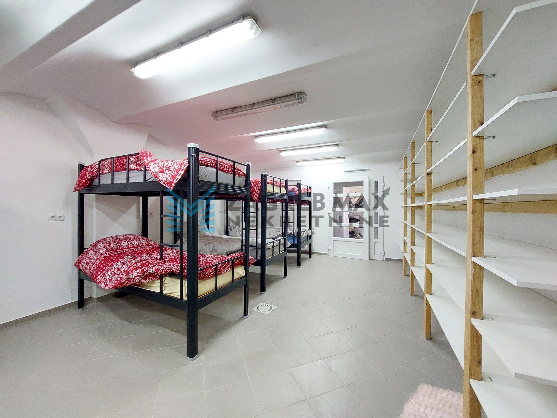 Zagreb - SV. I. ZELINA - Hrnjanec - kuća 590 m2 i dvorište 1925 m2